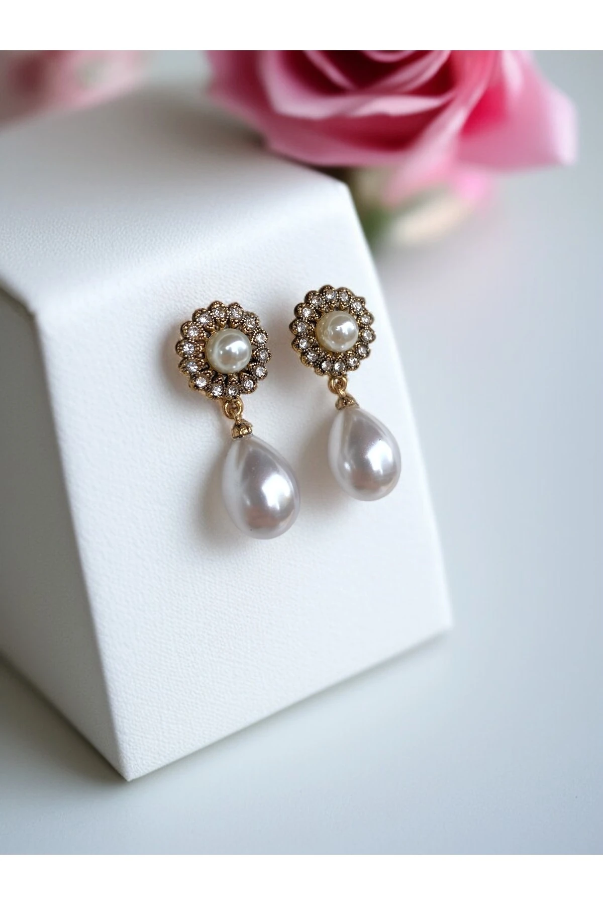 Kristal Taşlı Papatya Figür İnci Sallantılı Küpe