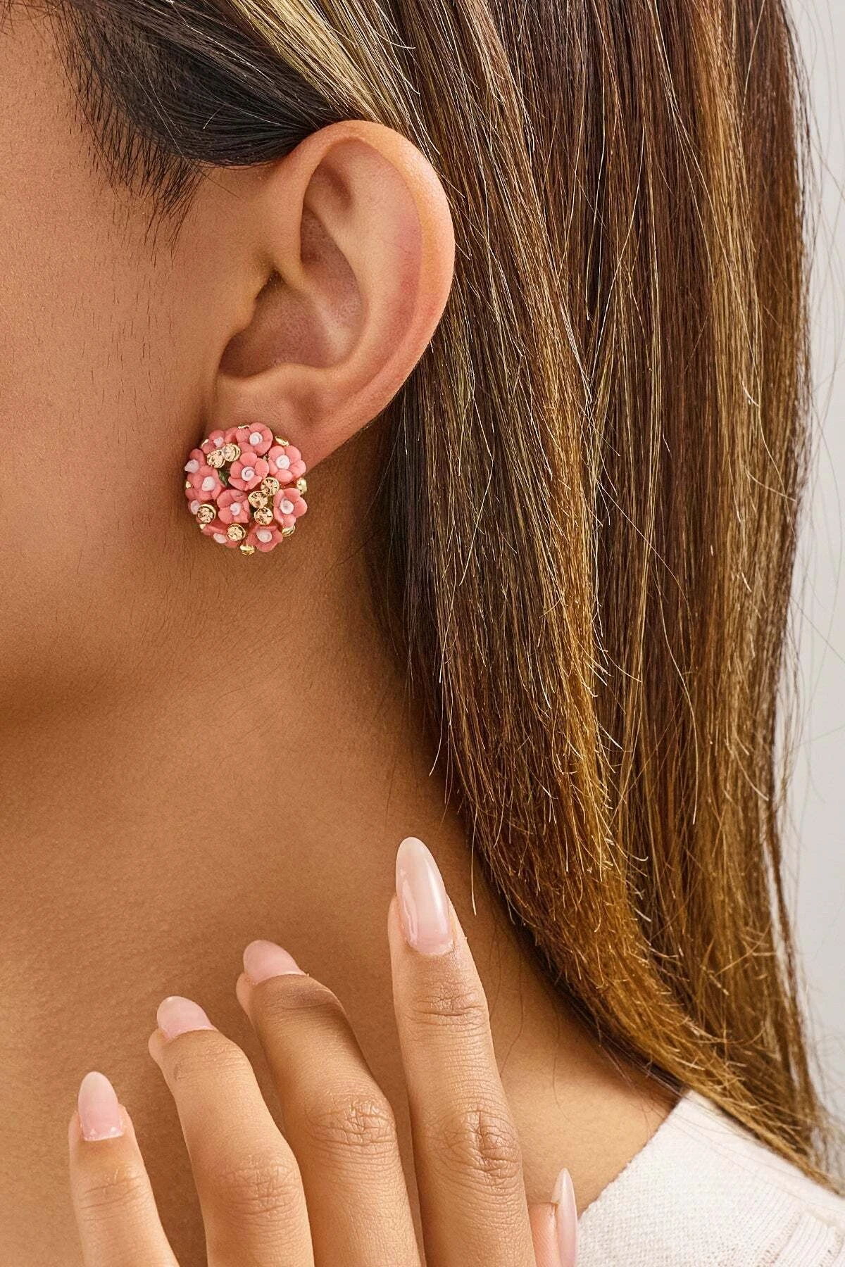 Kristal Taşlı Çiçek Buketi Figürlü Altın Kaplama Küpe