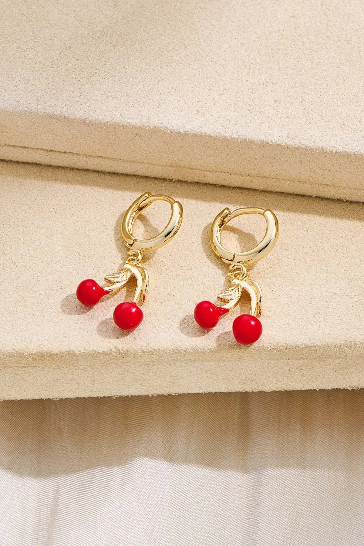 Kiraz Figürlü Altın Kaplama Küpe