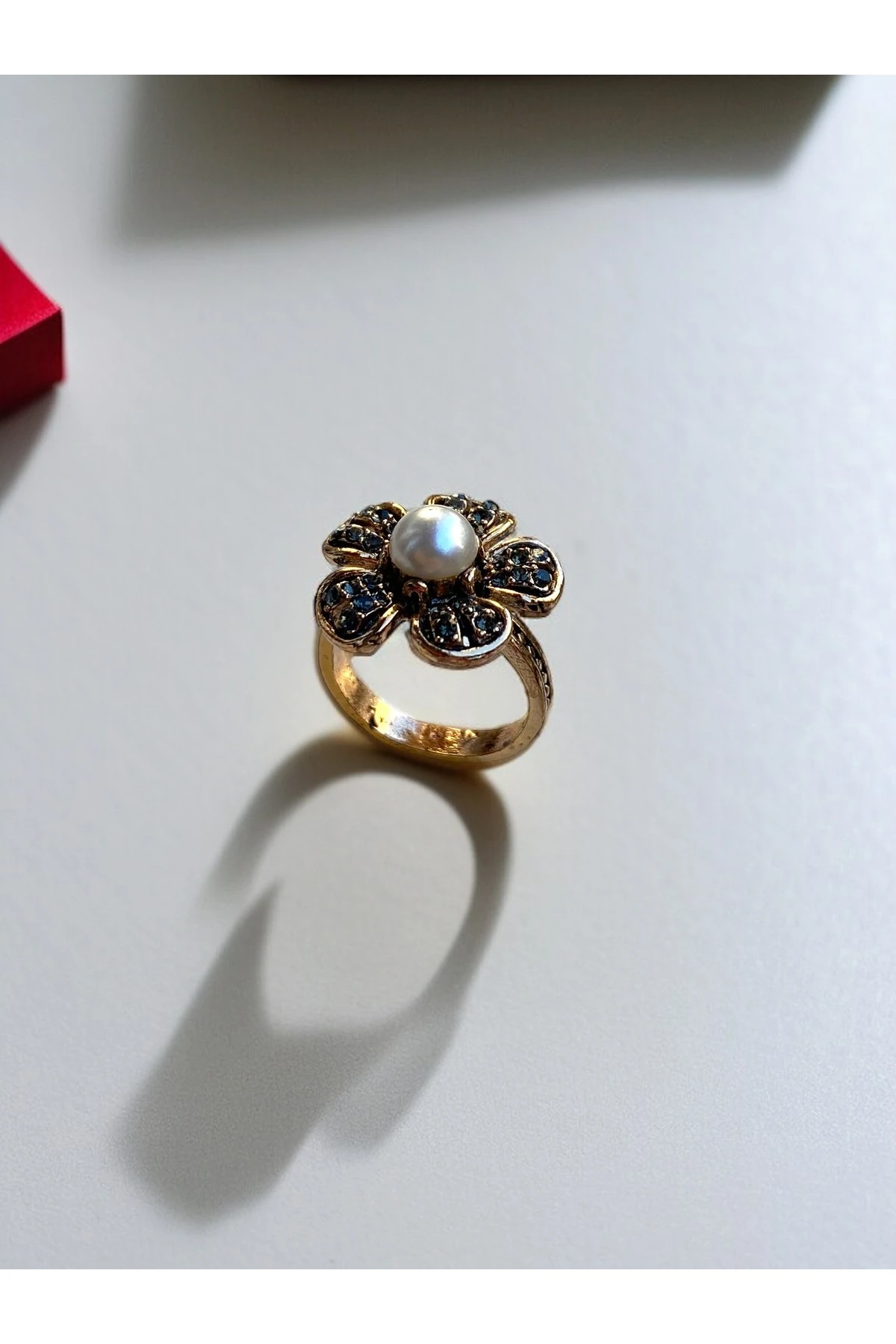 Kristal Taşlı Çiçek Figürlü İnci Yüzük