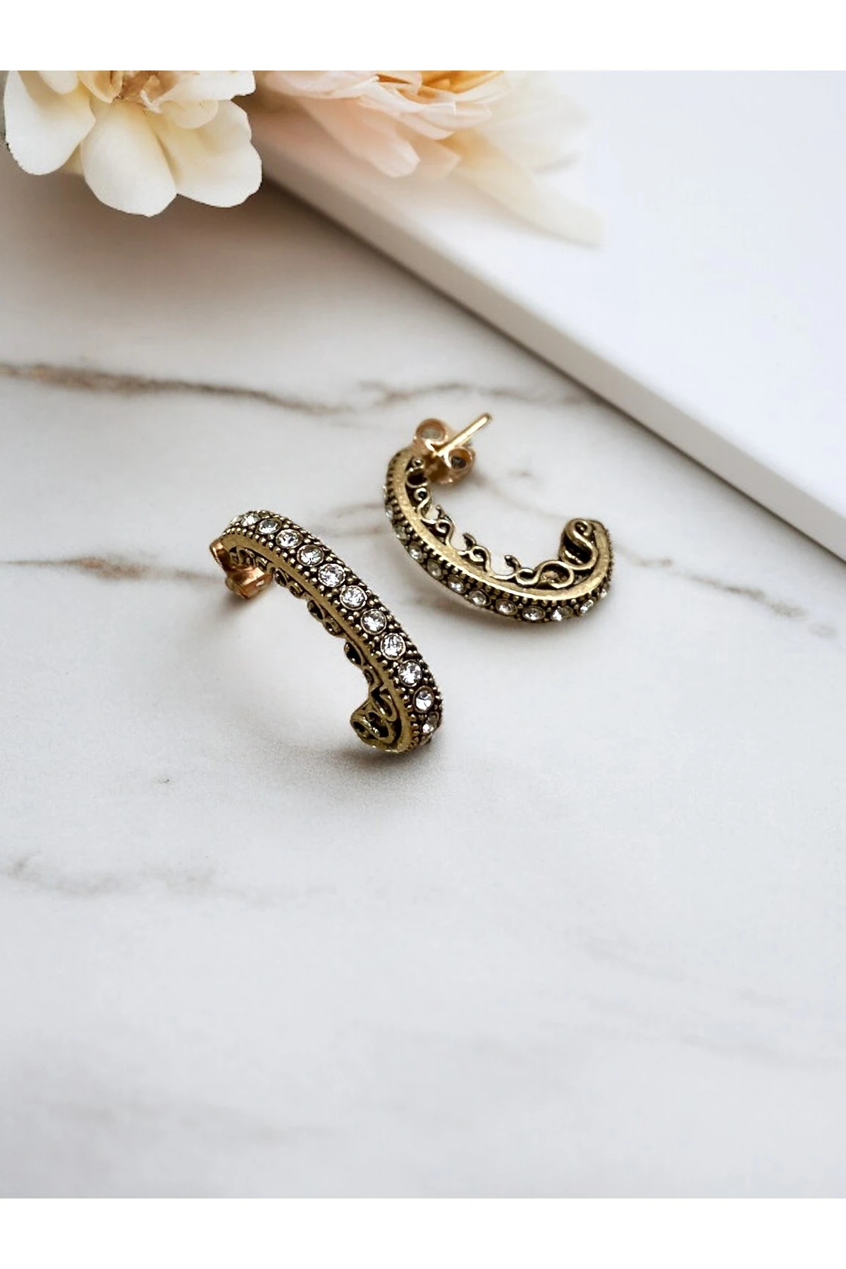 Zirkon Taşlı Su Yolu Pimli Küpe