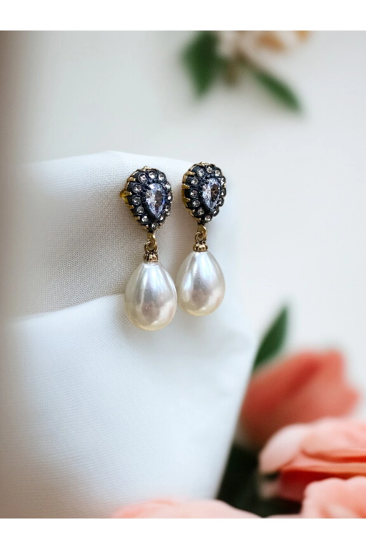 Zirkon Taşlı Su Damlası İnci Sallantılı Küpe