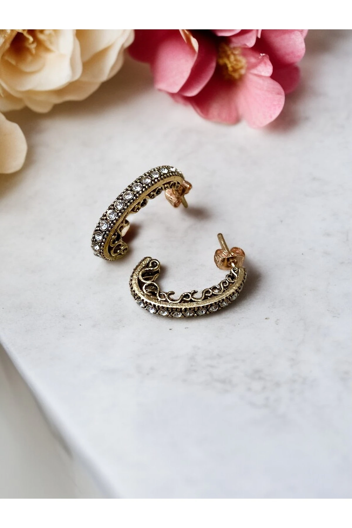 Zirkon Taşlı Su Yolu Pimli Küpe