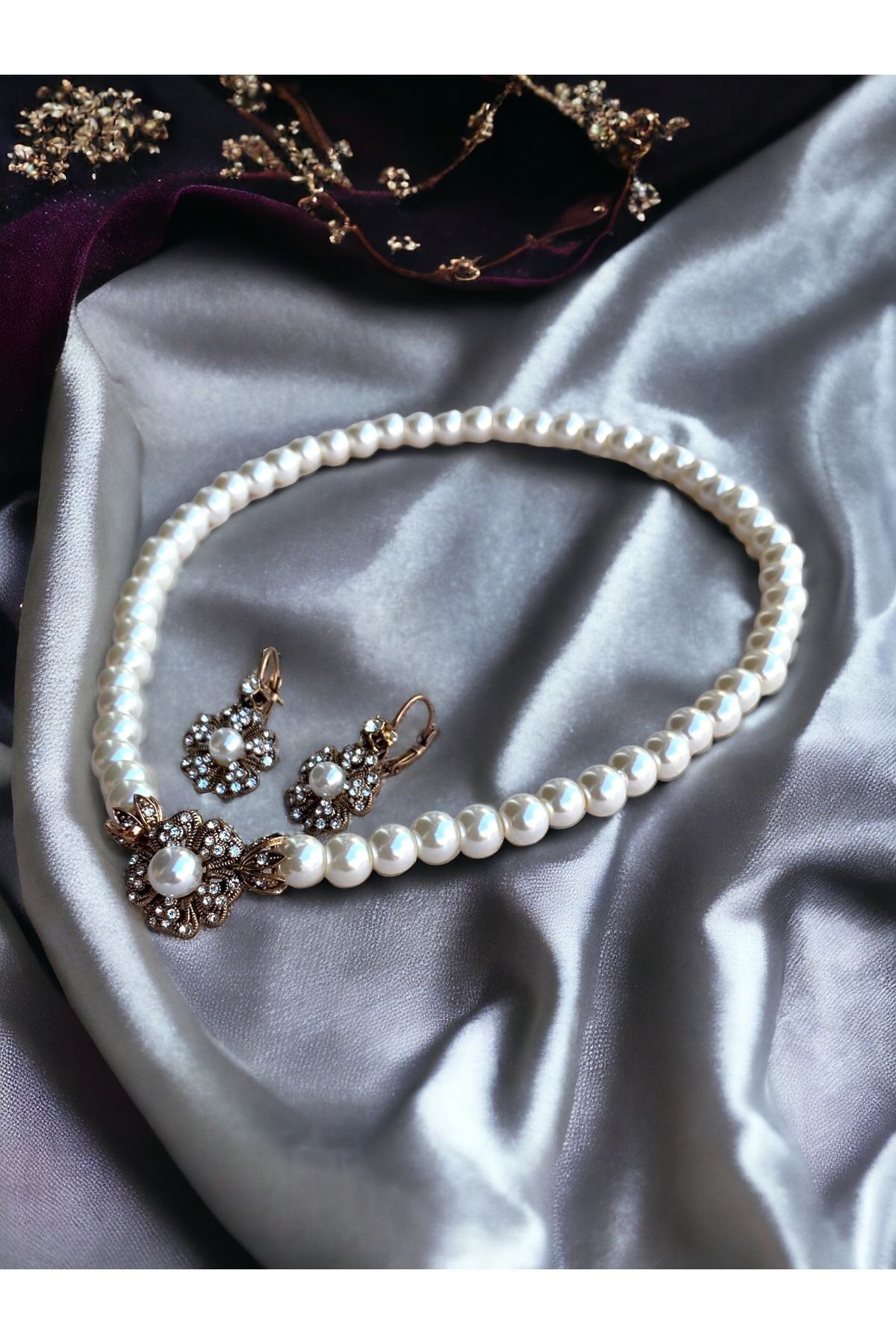 Beyaz Kristal Taşlı Yonca Figür İnci Kolye ve Küpe Seti