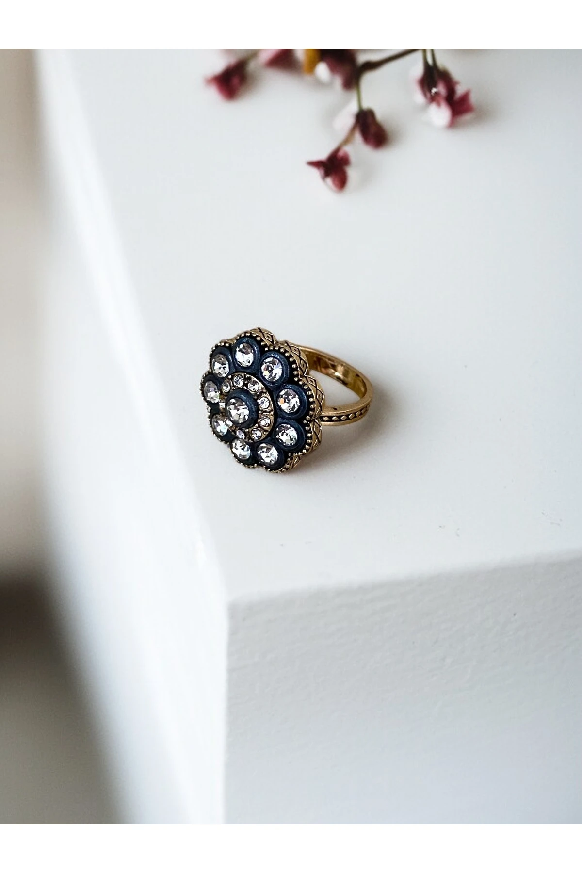 Zirkon Taşlı Elmas Montür Çiçek Figürlü Yüzük