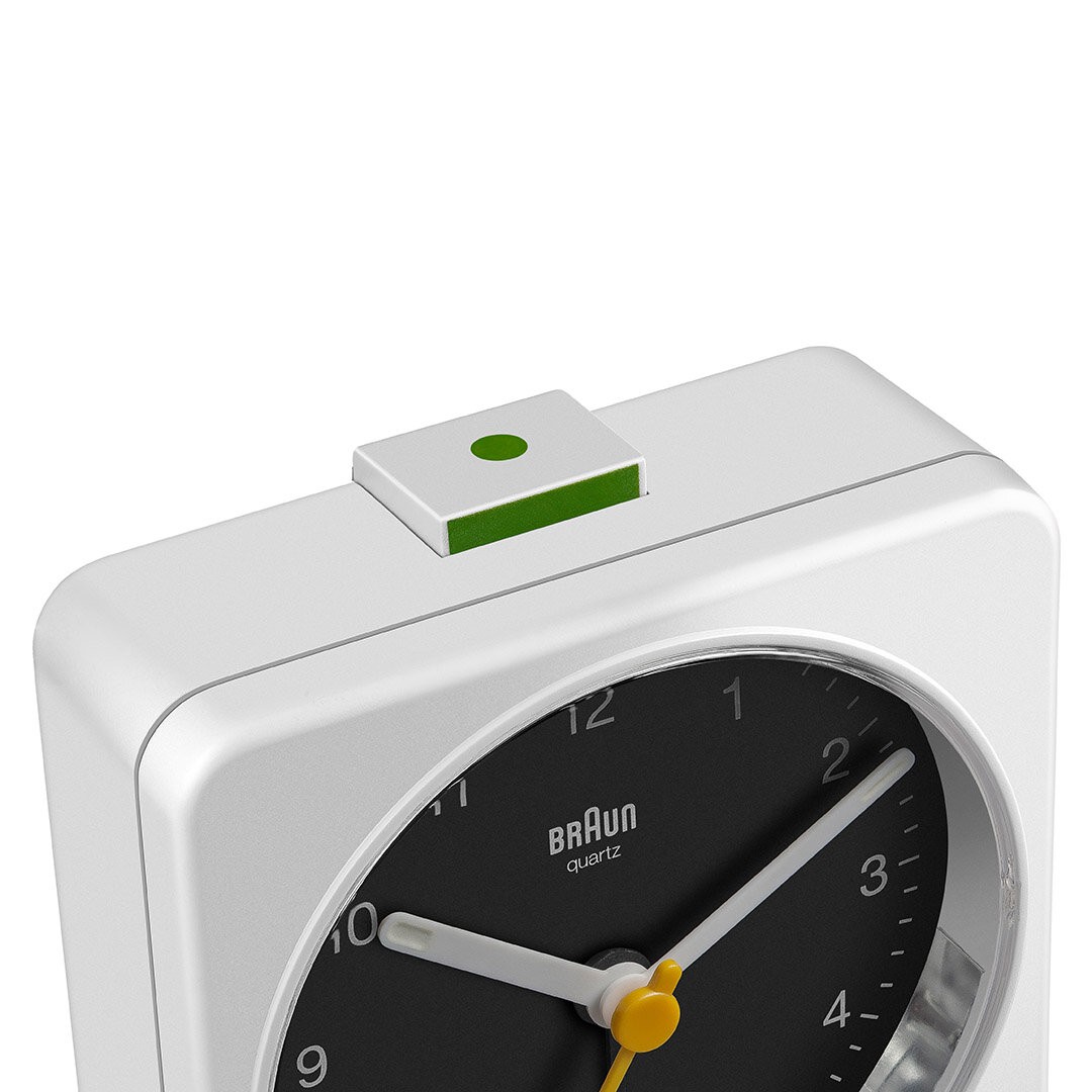 BRAUN BC03WB BEYAZ-SİYAH KLASİK SEYAHAT ANALOG ALARMLI MASA SAATİ