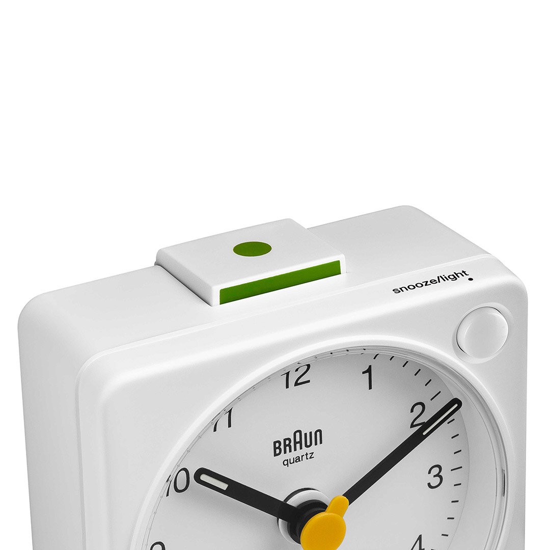 BRAUN BC02XW BEYAZ KLASİK SEYAHAT ANALOG ALARMLI MASA SAATİ