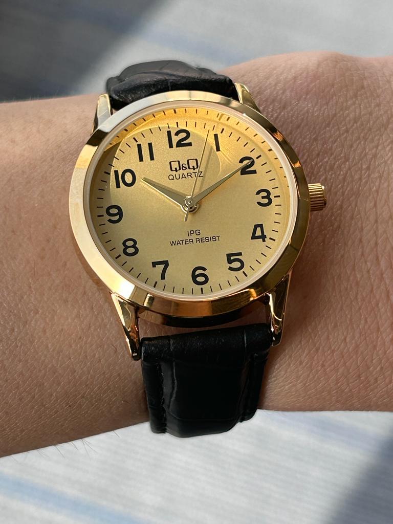 Q&Q RAKAMLI KADRAN SARI KASA RETRO YENİ MODEL KADIN KOL SAATİ