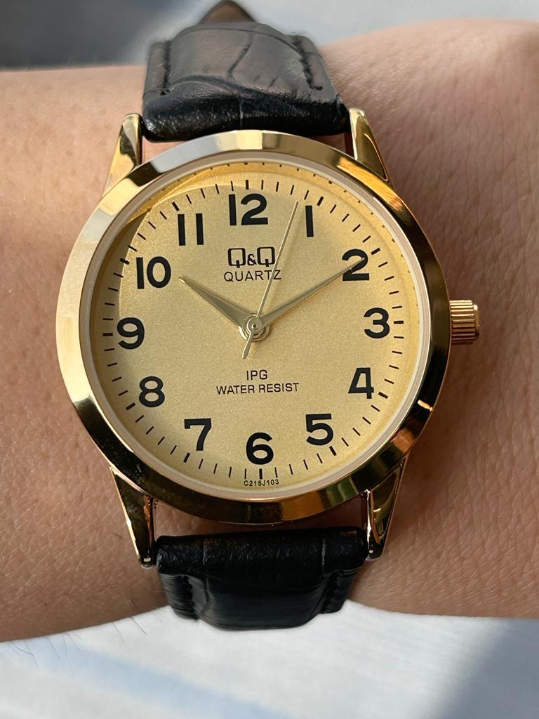 Q&Q RAKAMLI KADRAN SARI KASA RETRO YENİ MODEL KADIN KOL SAATİ