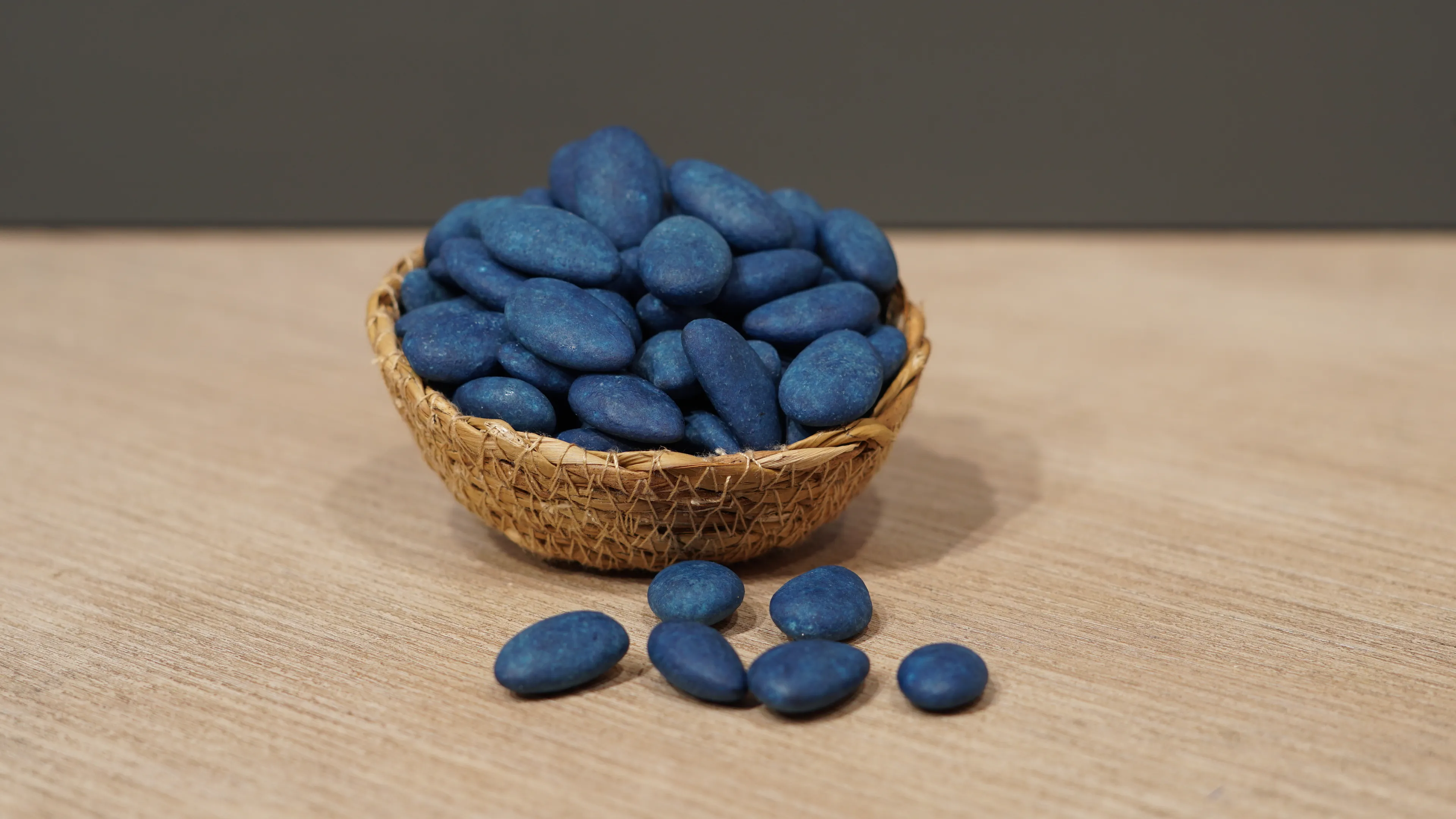 Mavi Badem Şekeri Nedir? Faydaları, Rengi ve Hikayesi