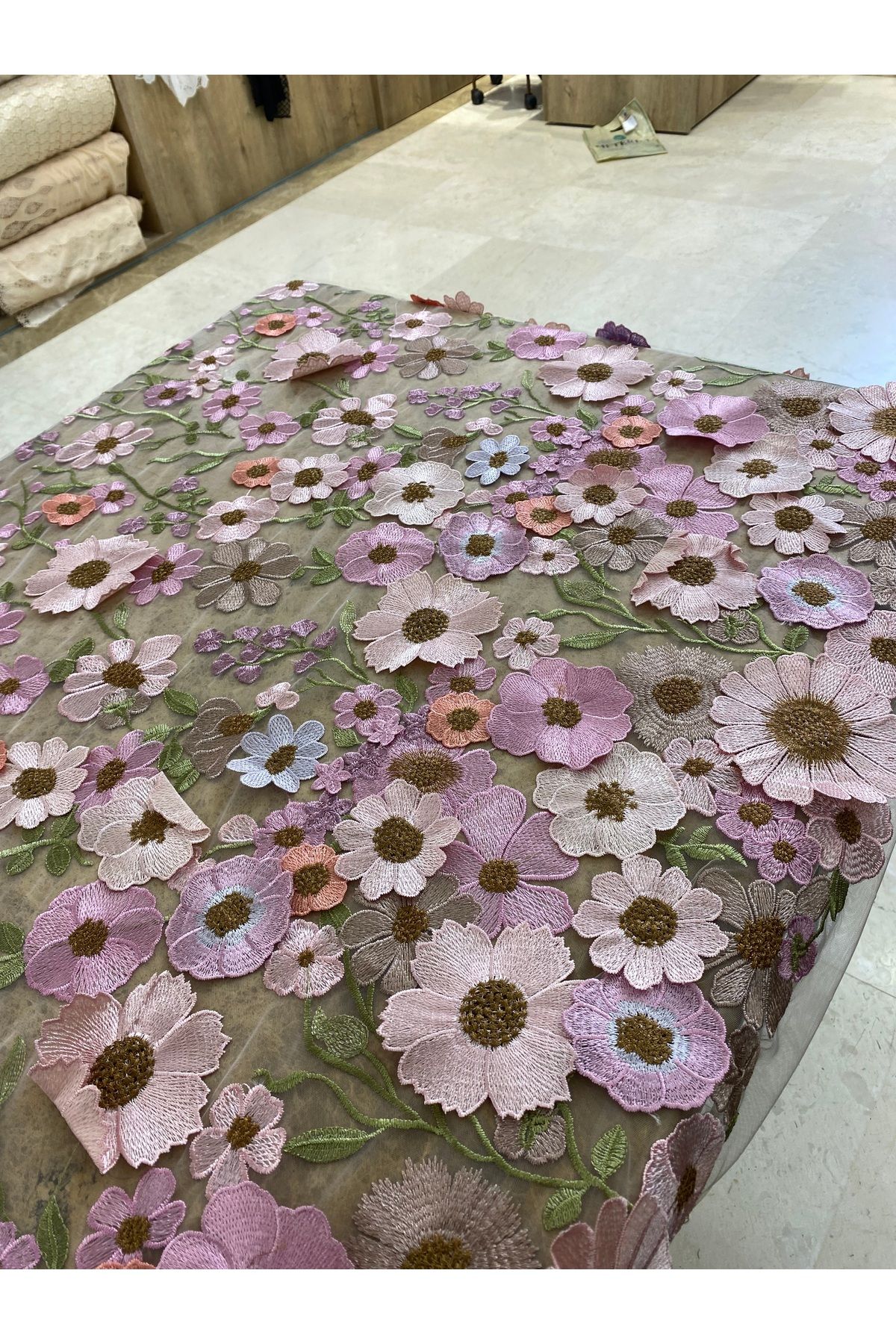 3D Çiçek Desenli Renkli Nakışlı Tül Kumaş - Gelinlik, Abiye, Özel Tasarım İçin | En 135 cm