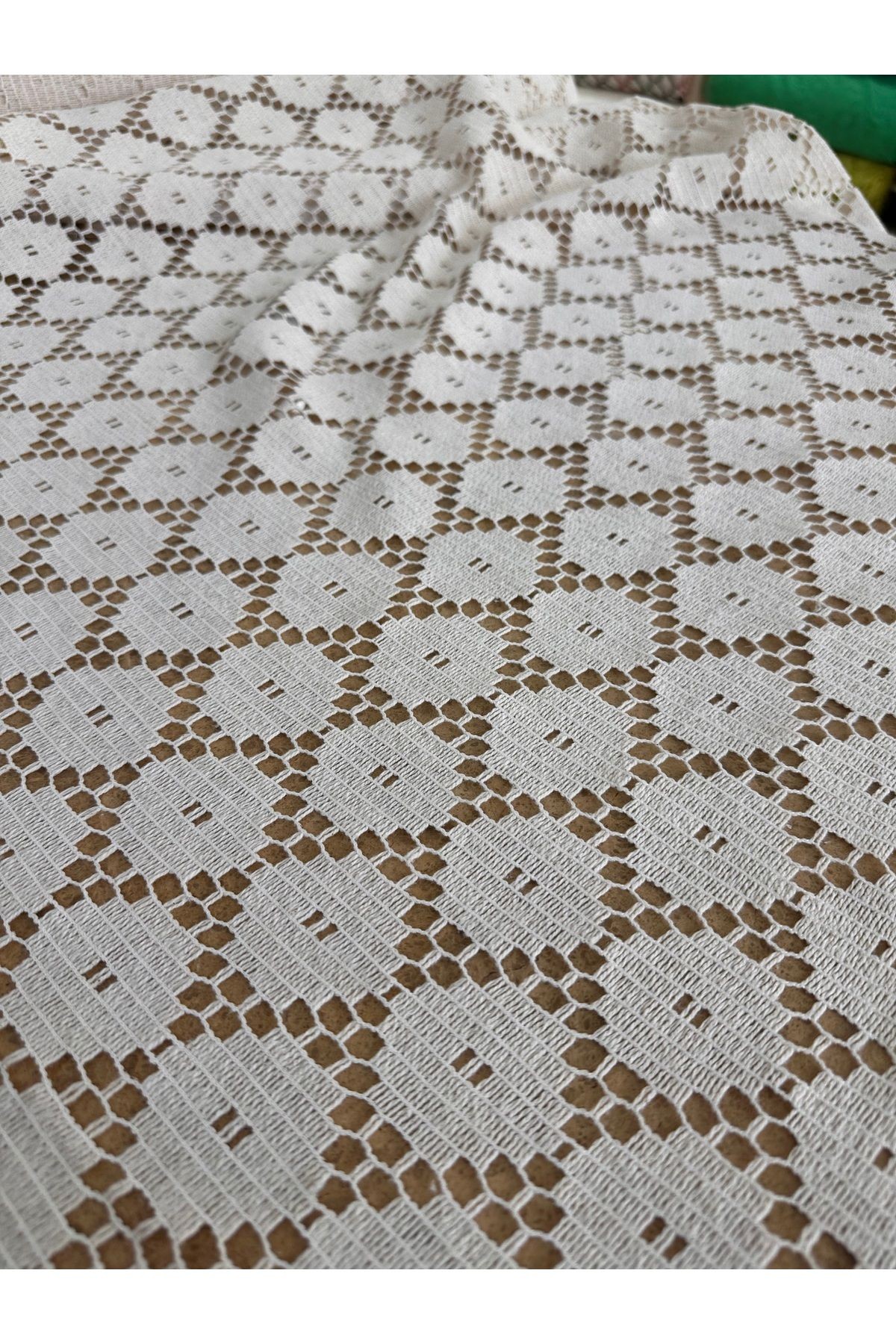 135 cm En Pamuk Dokulu Geometrik Desenli Dantel Kumaş – Nefes Alabilir Şık Model