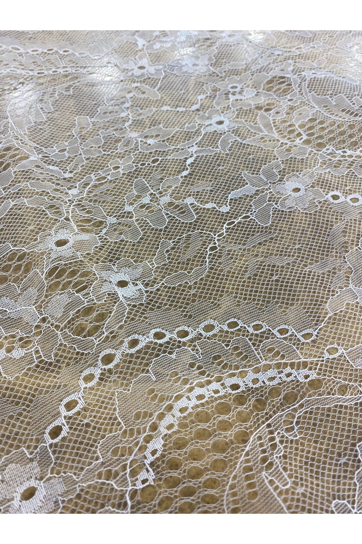 Beyaz Lez Dantel Kumaş – 140 cm En, Çiçek Desenli Şeffaf Tül