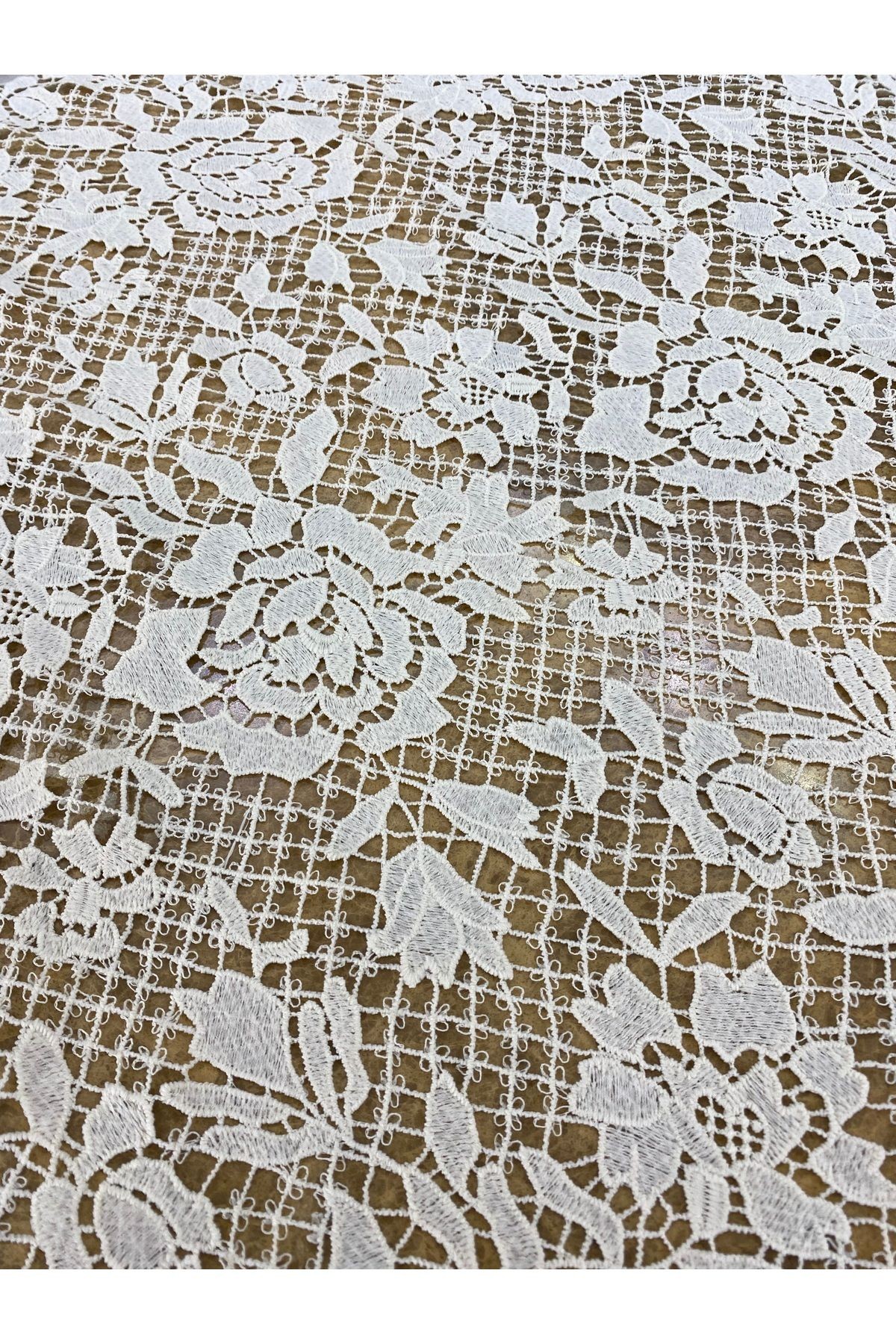 Beyaz Çiçek Desenli Güpür Dantel Kumaş – 130 cm En