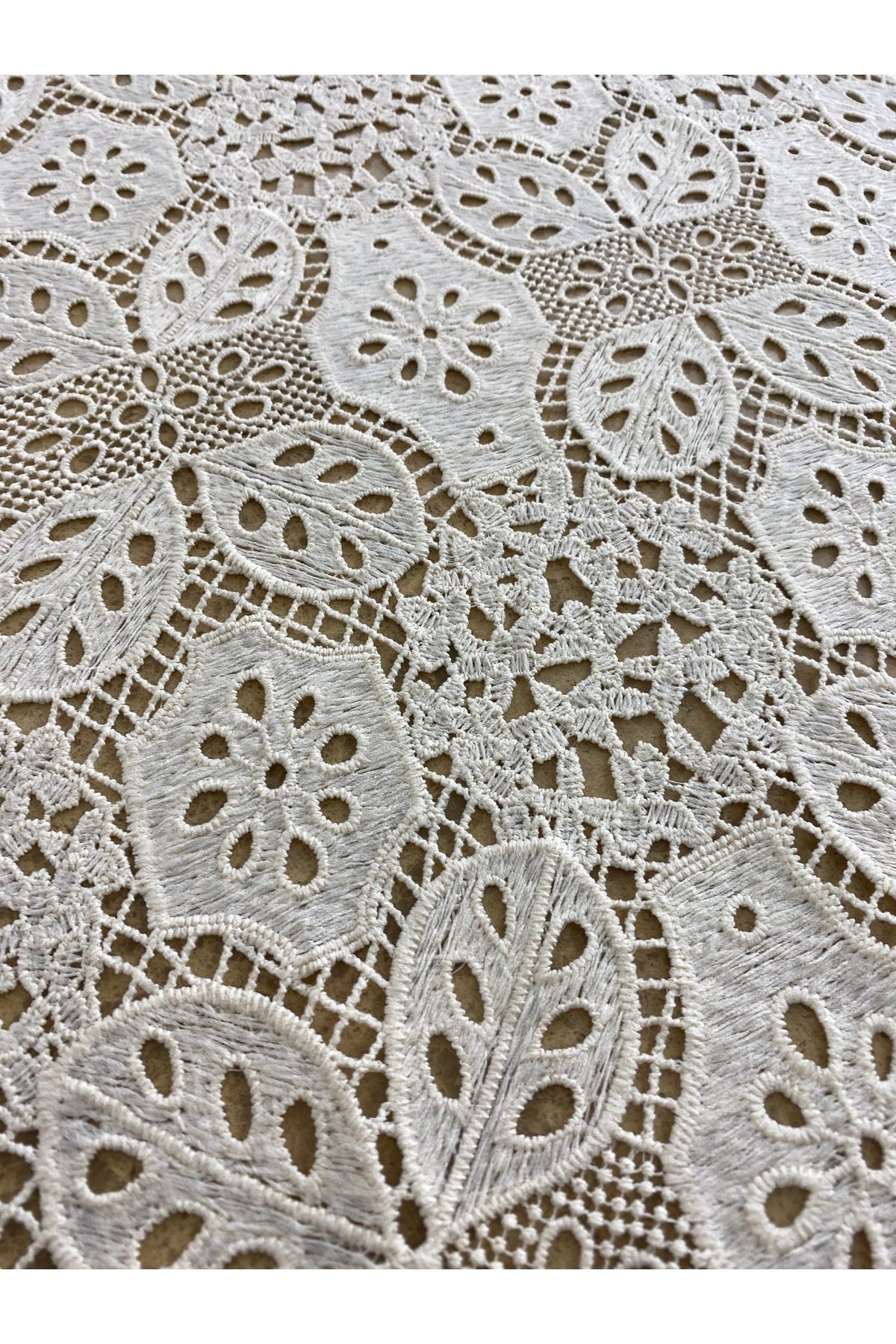 Krem Çiçek Desenli Güpür Dantel Kumaş – 130 cm En