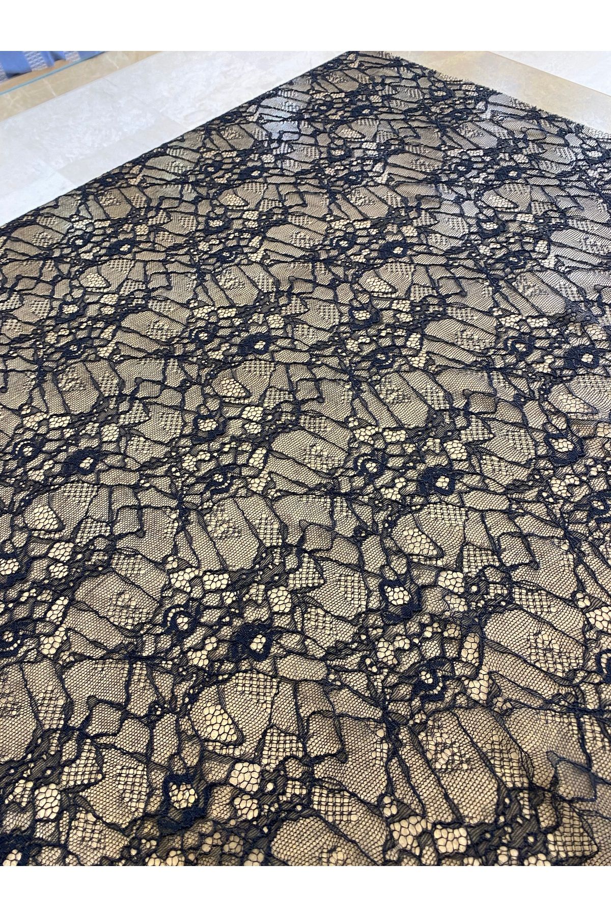 Siyah Fransız Dantel Kumaş Çiçek Desenli, En135 cm - Elbise, Abiye ve Dekoratif Tasarımlar İçin Özel