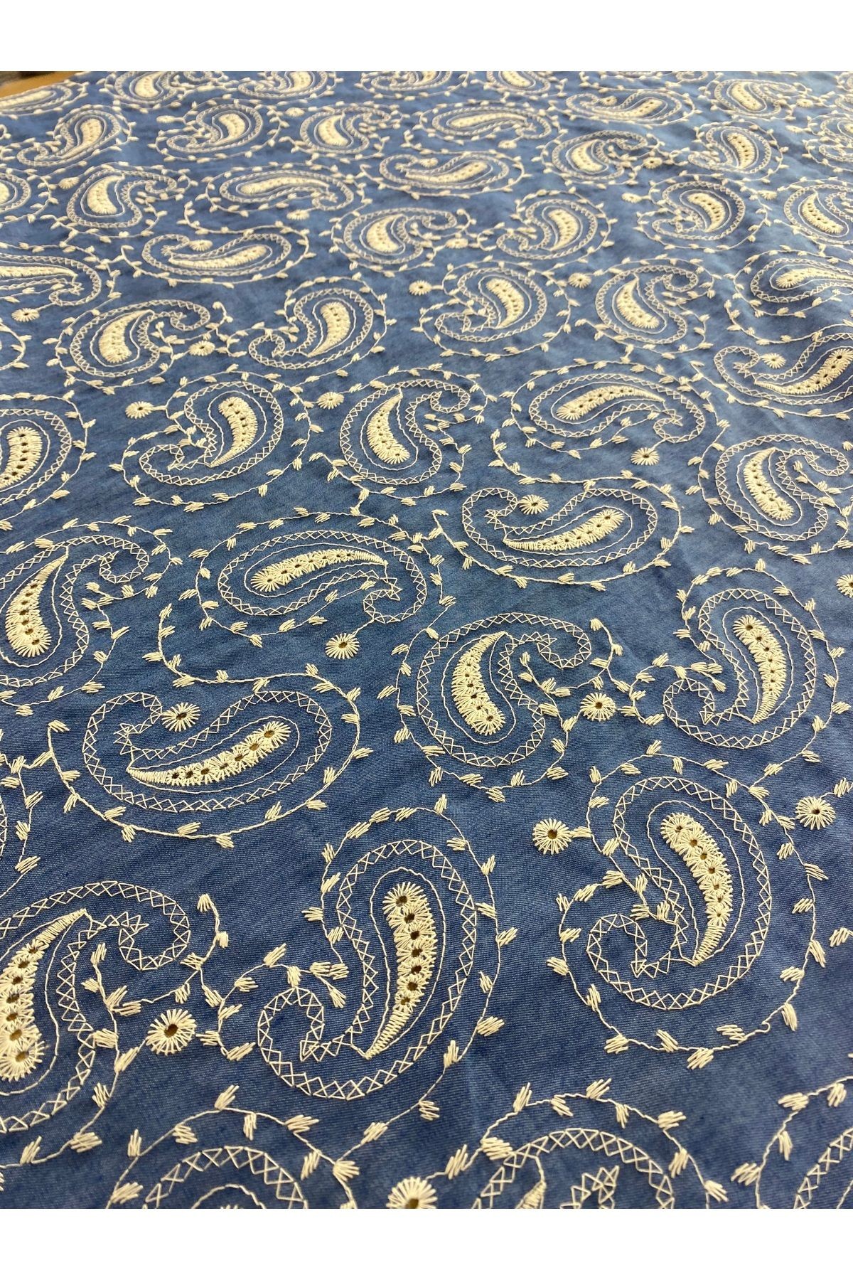 Mavi Denim Görünümlü Yoğun Paisley Nakışlı Kumaş En135 cm Özel Tasarım Elbise, Dekoratif Projeler