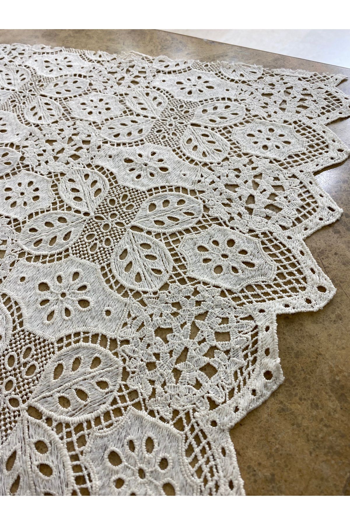 Krem Çiçek Desenli Güpür Dantel Kumaş – 130 cm En