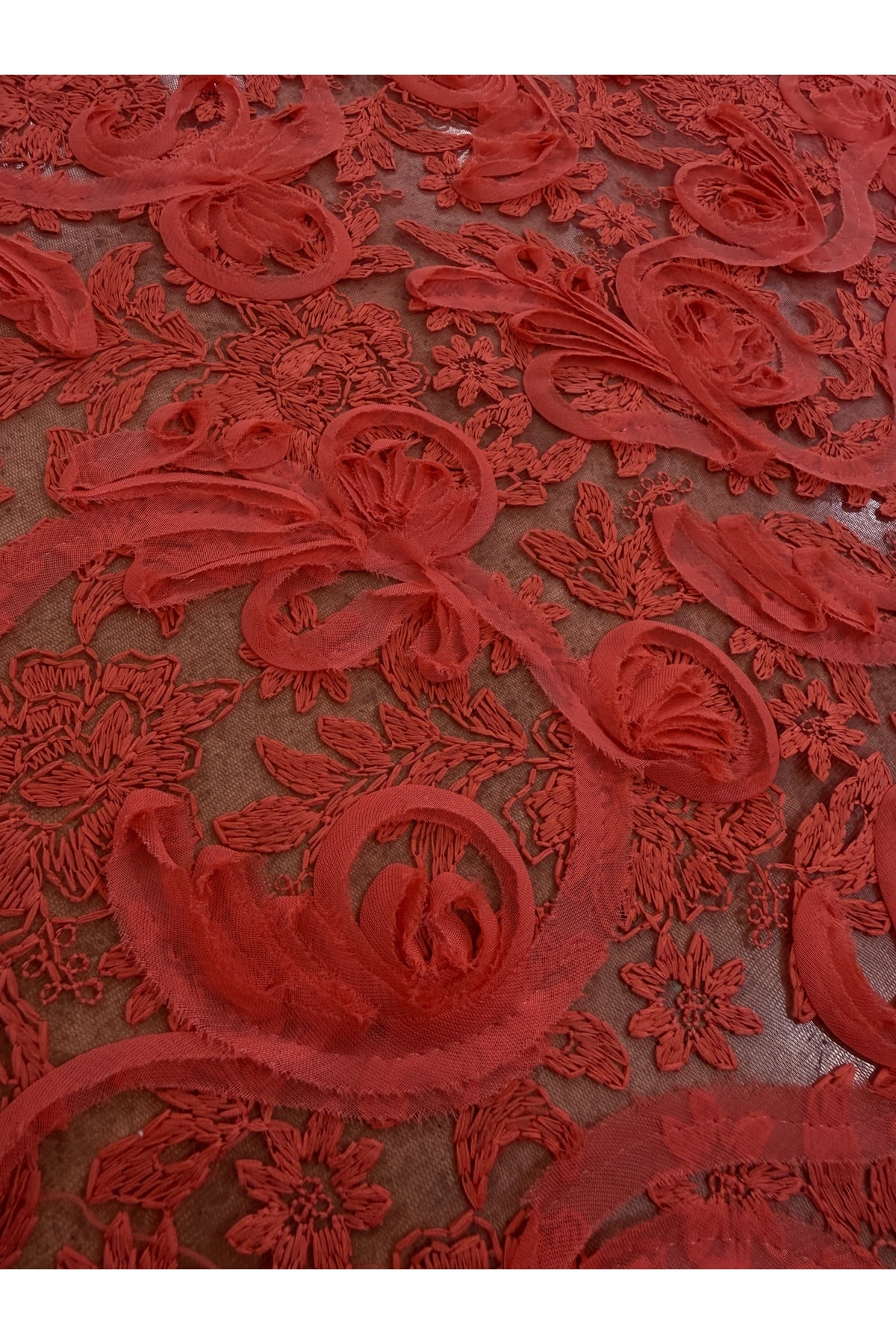 Kırmızı 3D Çiçek Desenli Dantel Kumaş Laseli ve Şık Tasarım 135 cm Genişlik Abiyelik Elbiselik