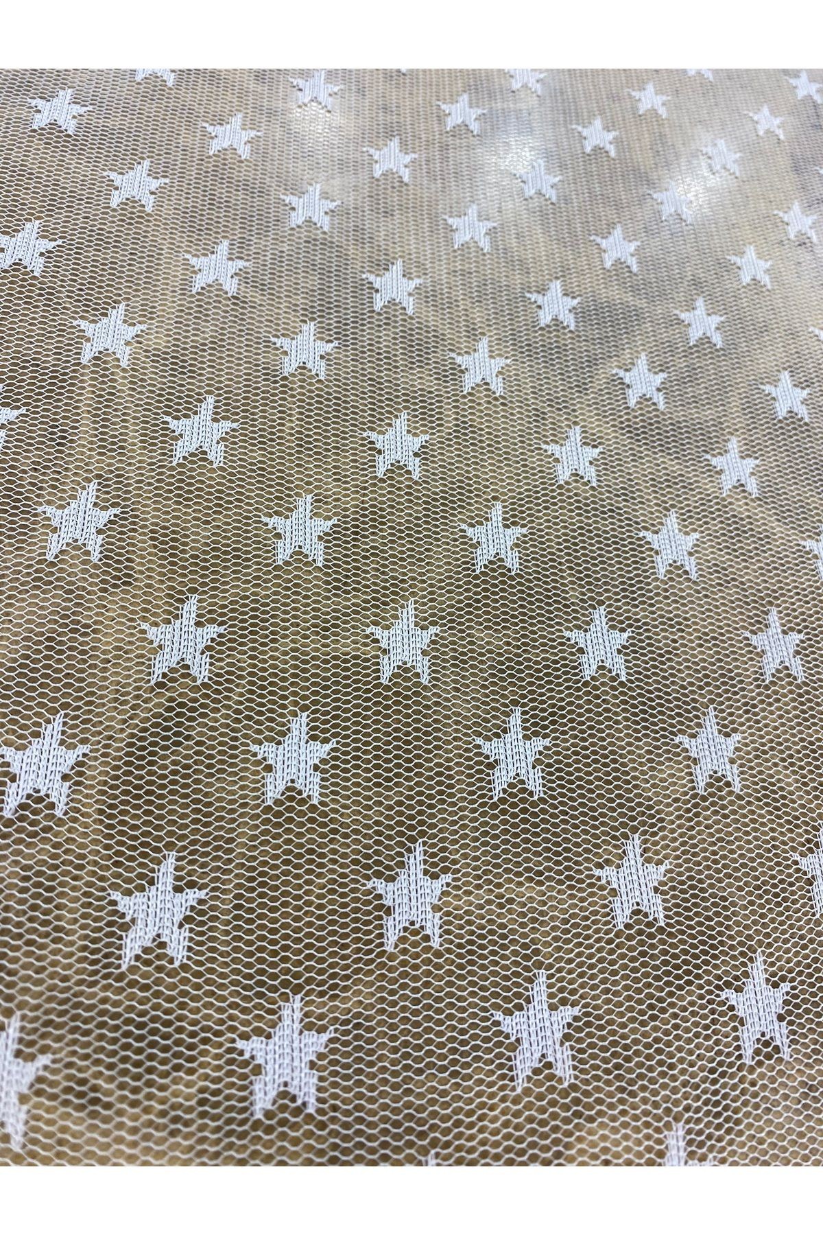 Beyaz Yıldız Desenli Tül Kumaş – 130 cm En, Şeffaf ve Hafif Doku