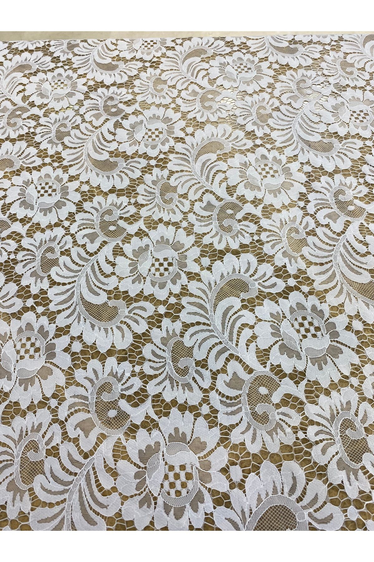 Beyaz Büyük Desenli Dantel Kumaş – 130 cm En, Çiçek Motifli Tül
