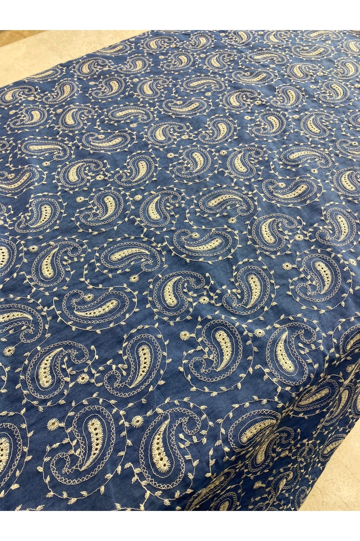 Mavi Denim Görünümlü Yoğun Paisley Nakışlı Kumaş En135 cm Özel Tasarım Elbise, Dekoratif Projeler