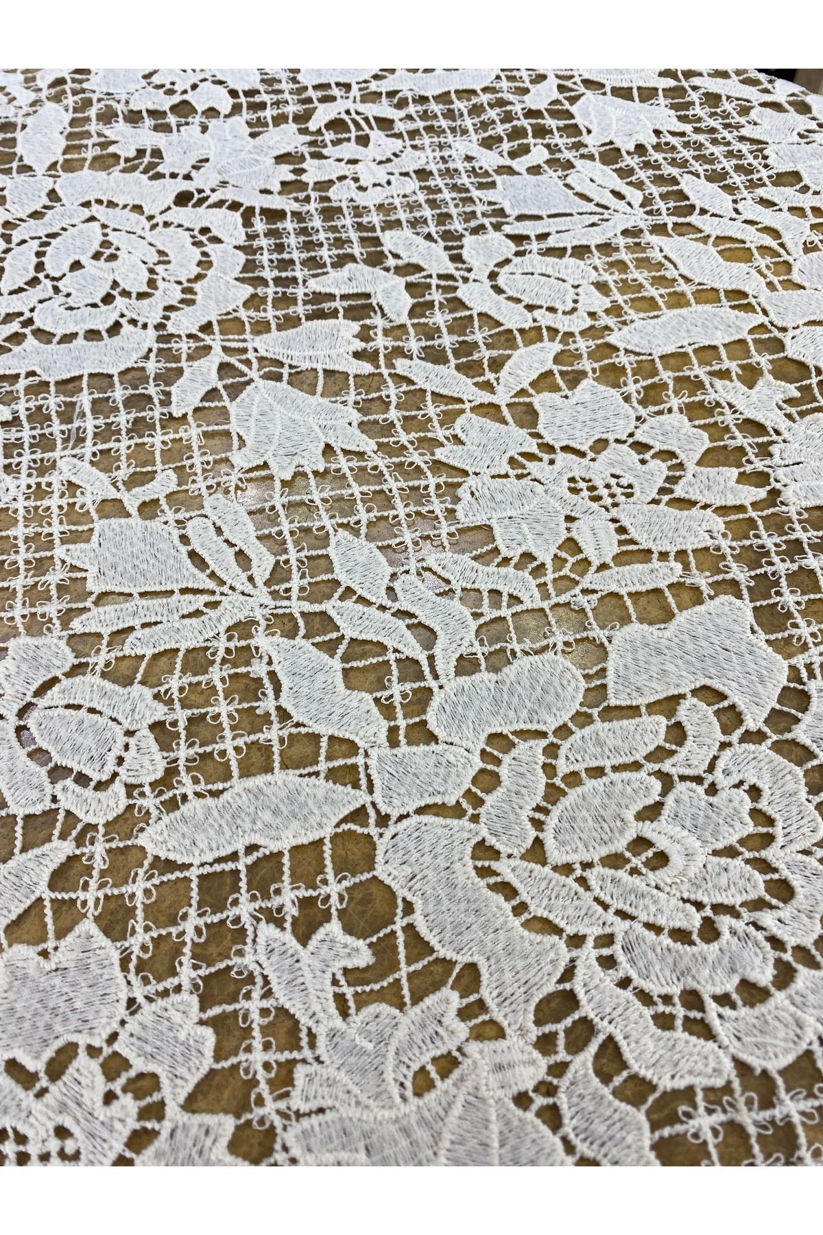 Beyaz Çiçek Desenli Güpür Dantel Kumaş – 130 cm En
