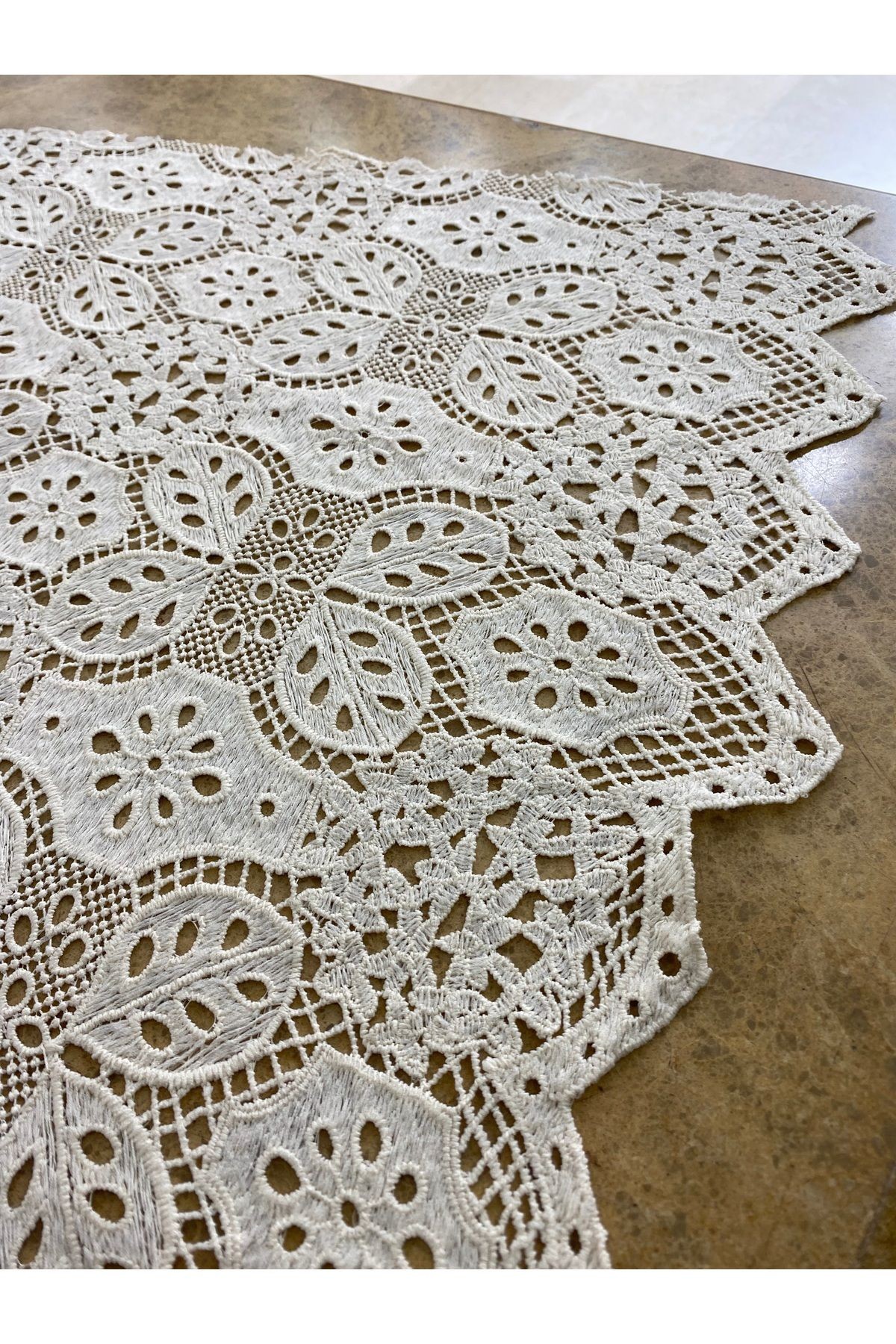Krem Çiçek Desenli Güpür Dantel Kumaş – 130 cm En