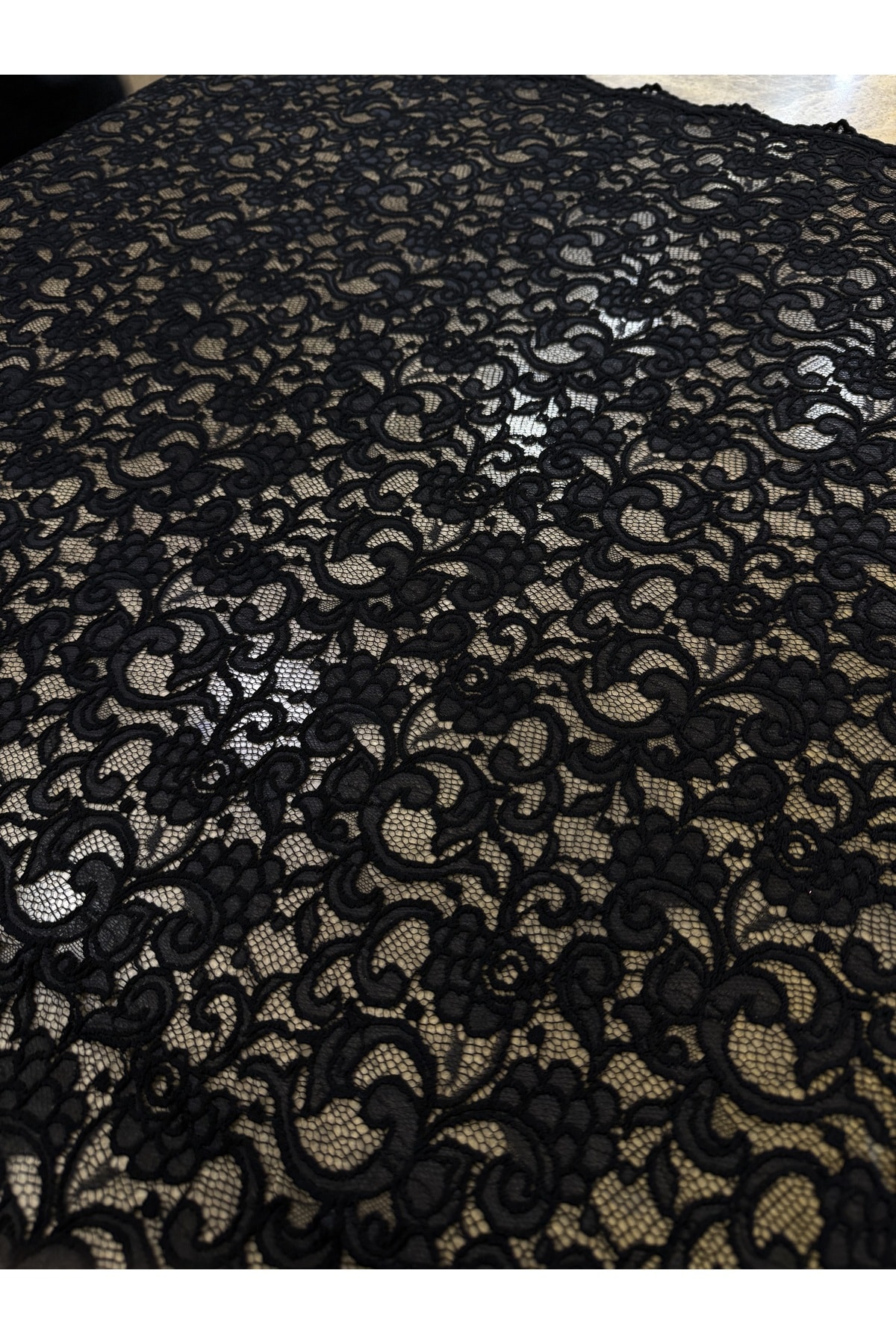 Siyah Klasik Motifli Dantel Kumaş – 135 cm Genişlik | Abiyelik – Elbiselik Kumaş