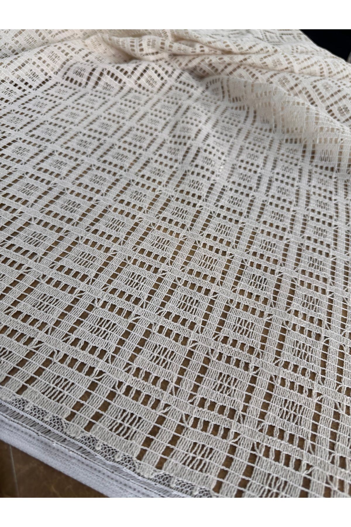 Pamuk Kare Desenli Dantel Kumaş – En 135 cm | Nefes Alan Şık Tasarım