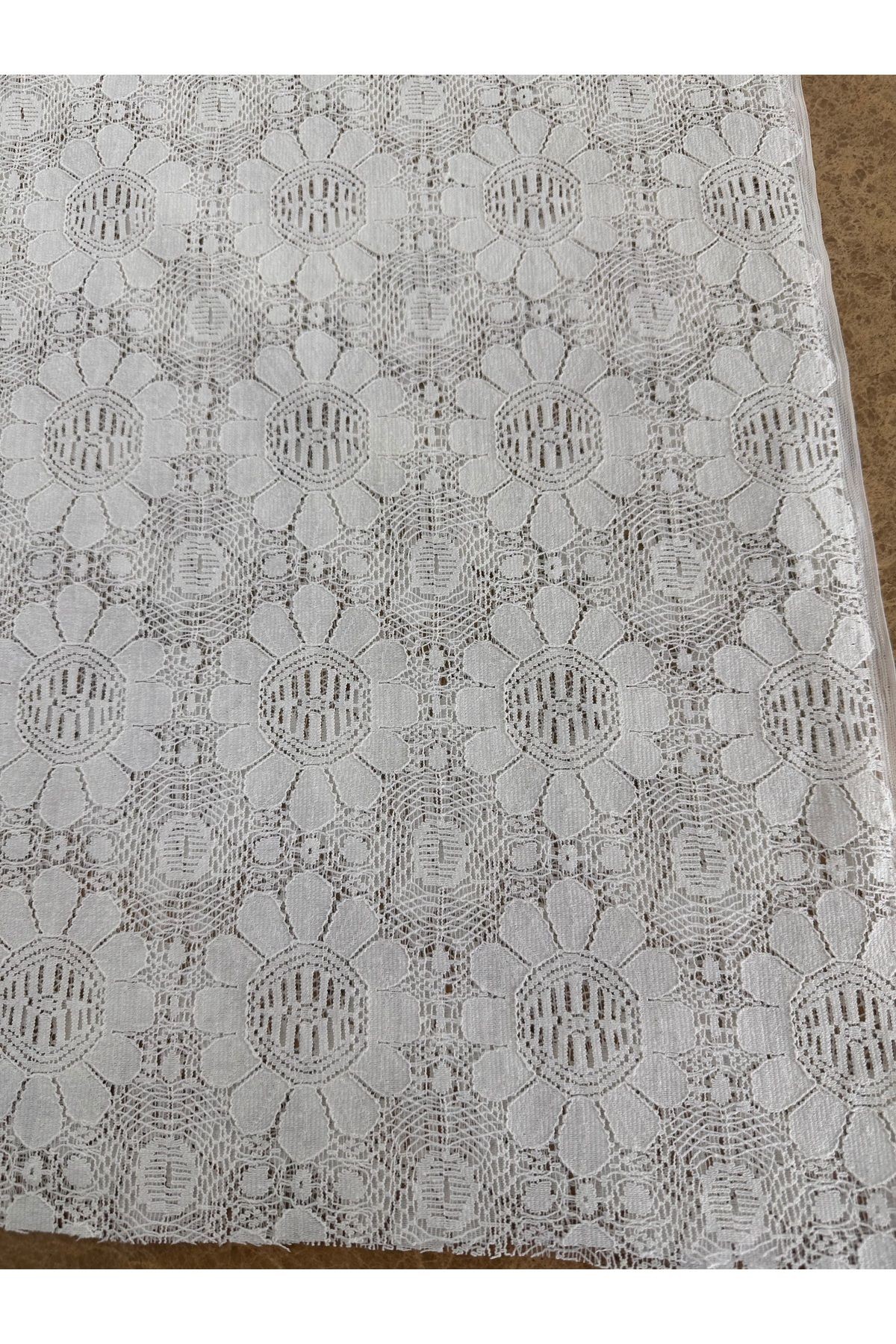 135 cm En Papatya Desenli Pamuk Dantel Kumaş – Yumuşak Dokulu Vintage Model