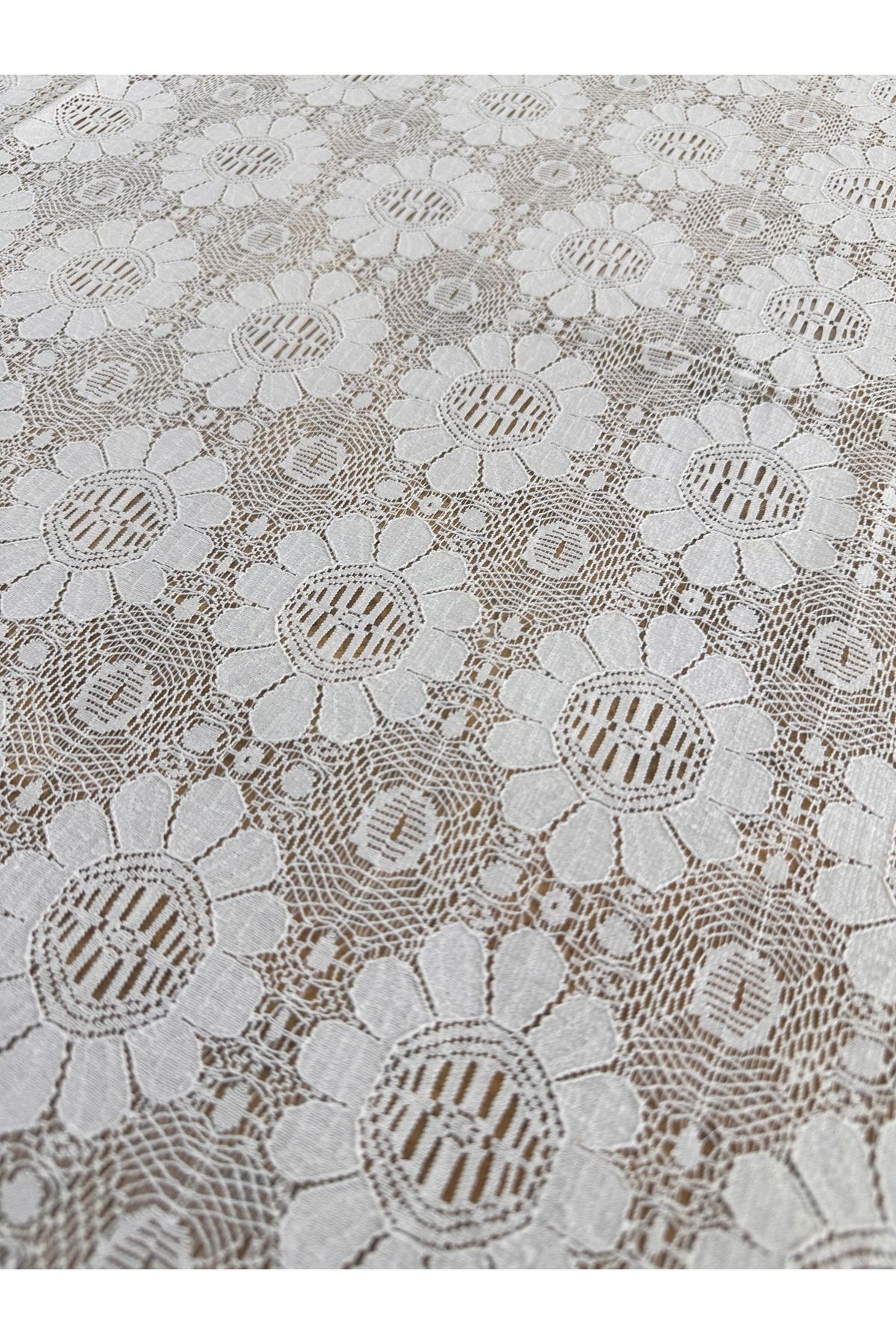 135 cm En Papatya Desenli Pamuk Dantel Kumaş – Yumuşak Dokulu Vintage Model