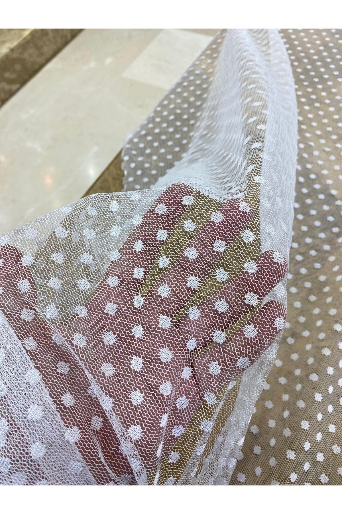Beyaz Puantiyeli Tül Kumaş – Yumuşak Doku 130 cm En