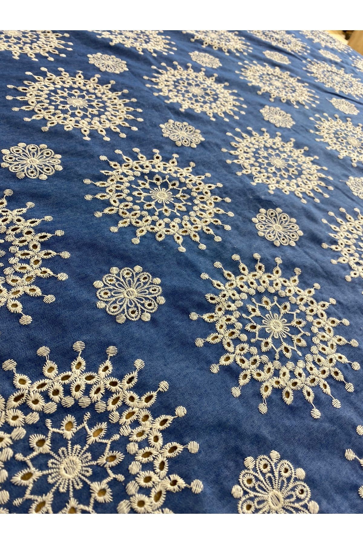 Mavi Denim Görünümlü Mandala İşlemeli Kumaş - En 135 cm - Özel Tasarım Elbise, Gömlek
