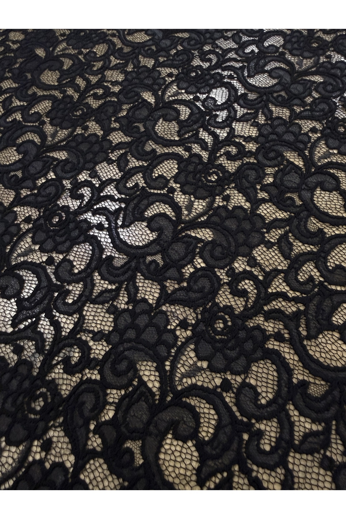 Siyah Klasik Motifli Dantel Kumaş – 135 cm Genişlik | Abiyelik – Elbiselik Kumaş