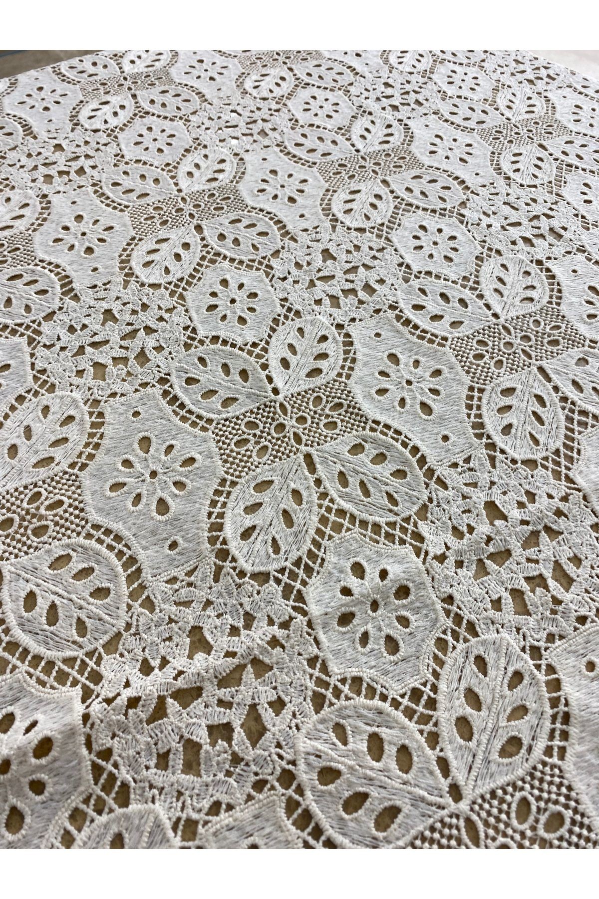 Krem Çiçek Desenli Güpür Dantel Kumaş – 130 cm En