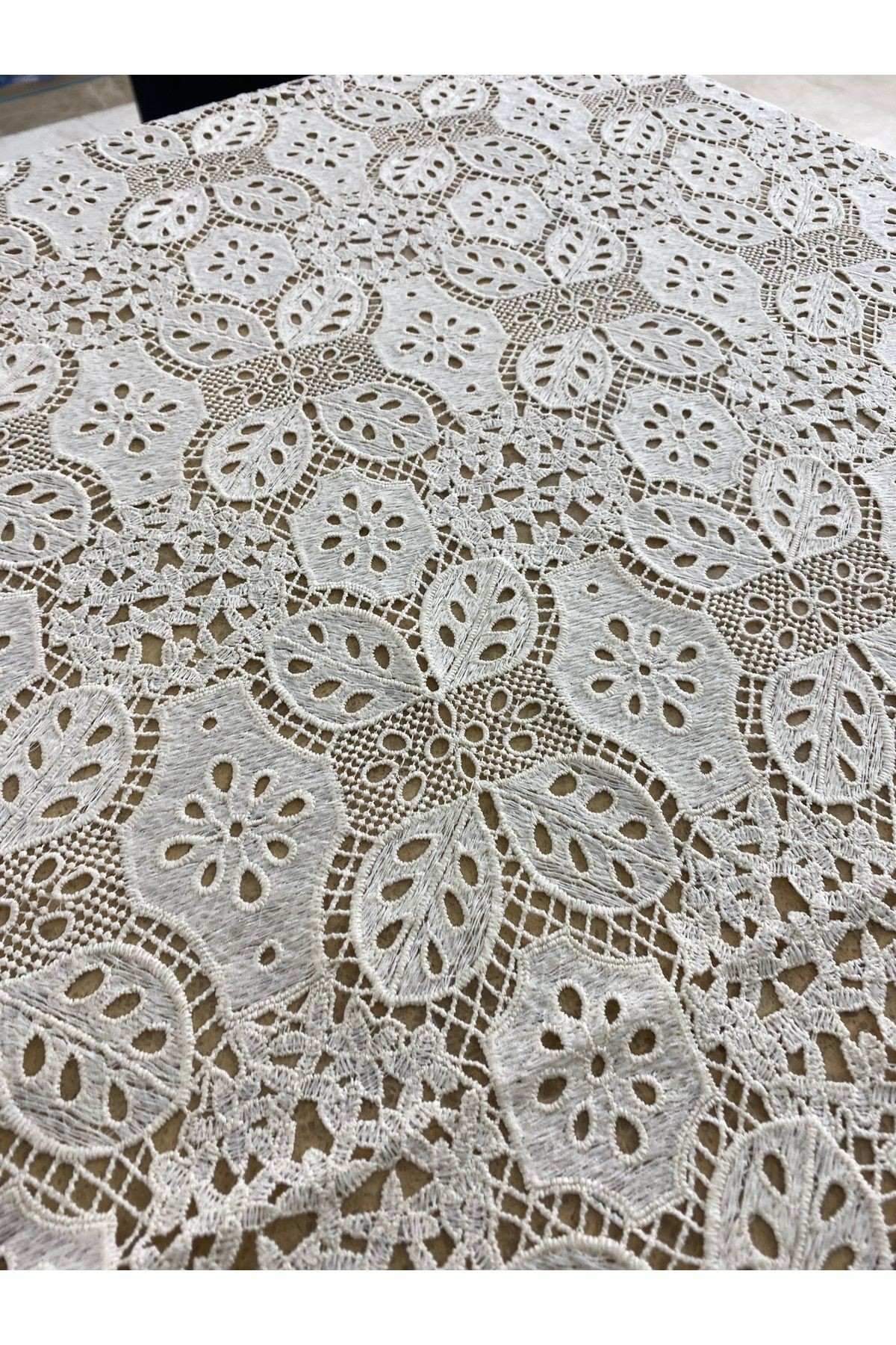 Krem Çiçek Desenli Güpür Dantel Kumaş – 130 cm En