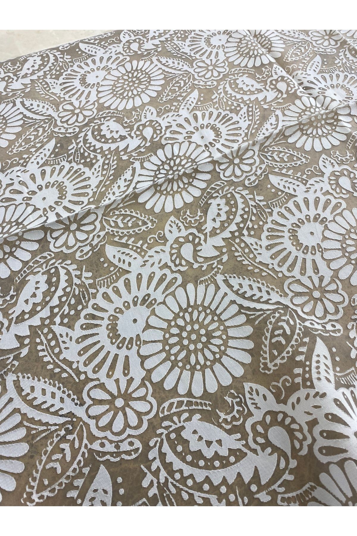 Beyaz Çiçek Desenli Şeffaf Organze Dantel Kumaş – 140 cm En Yakma