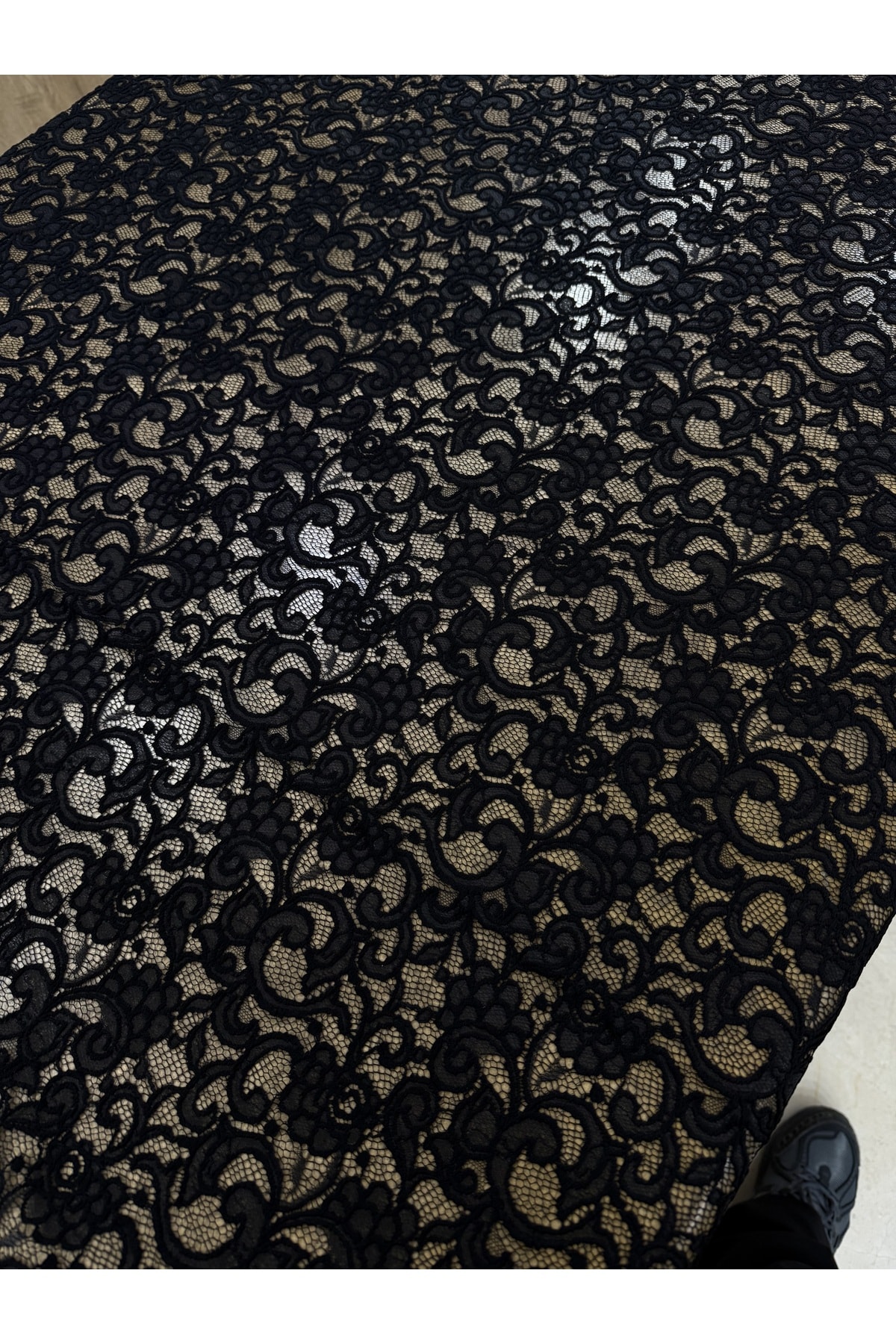 Siyah Klasik Motifli Dantel Kumaş – 135 cm Genişlik | Abiyelik – Elbiselik Kumaş