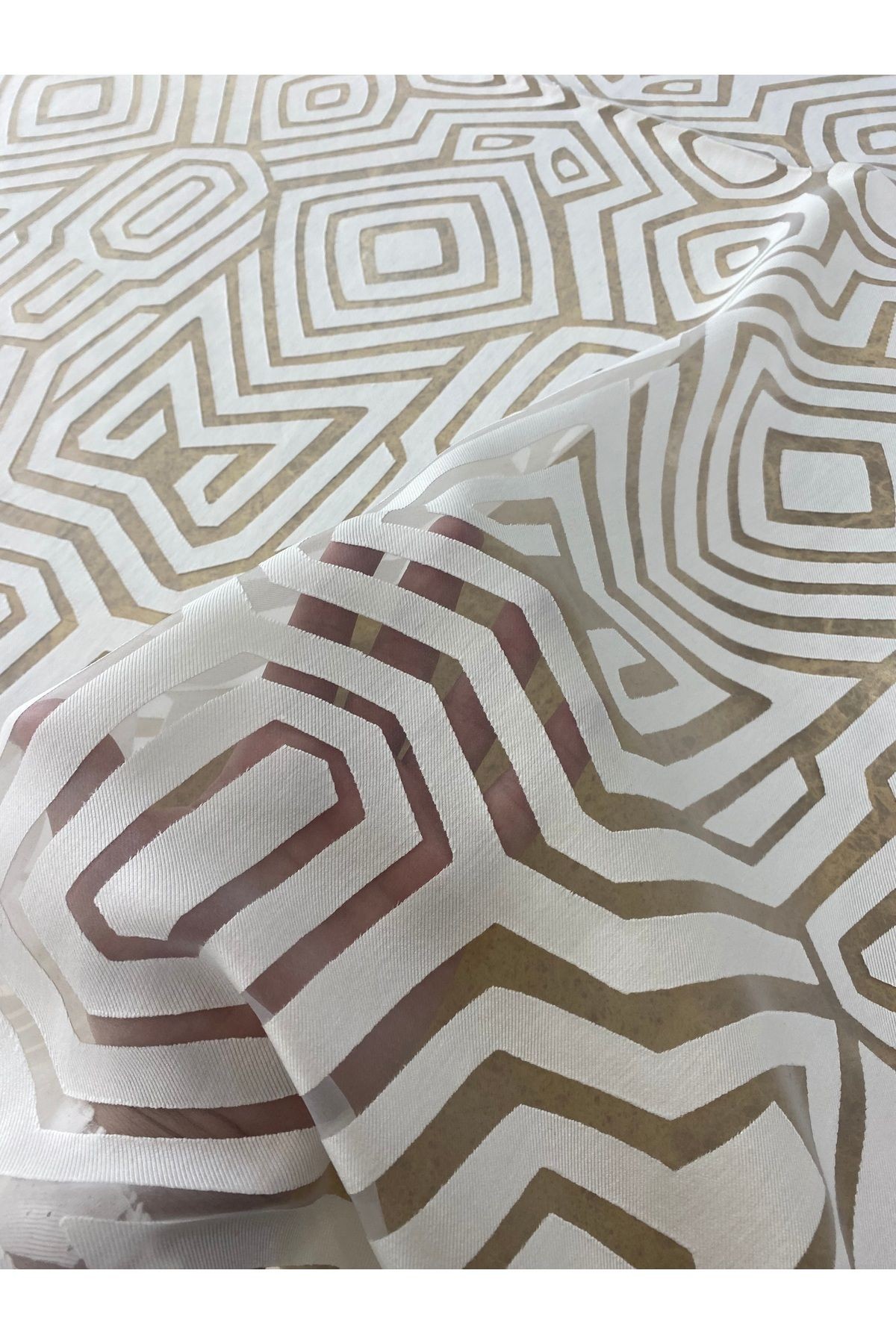 Beyaz Geometrik Desenli Yakma Kumaş – 140 cm En | Transparan Şeffaf Doku