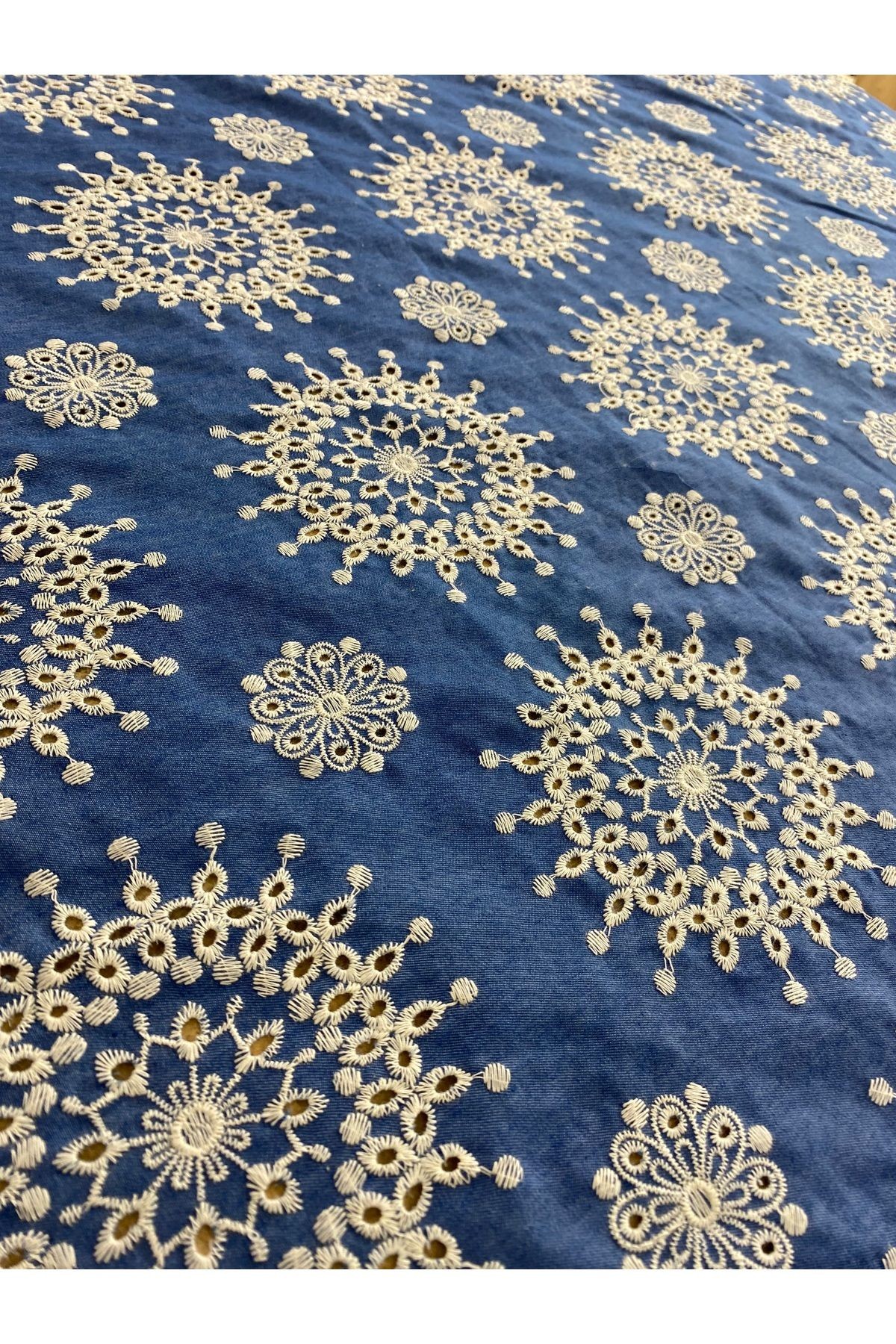 Mavi Denim Görünümlü Mandala İşlemeli Kumaş - En 135 cm - Özel Tasarım Elbise, Gömlek