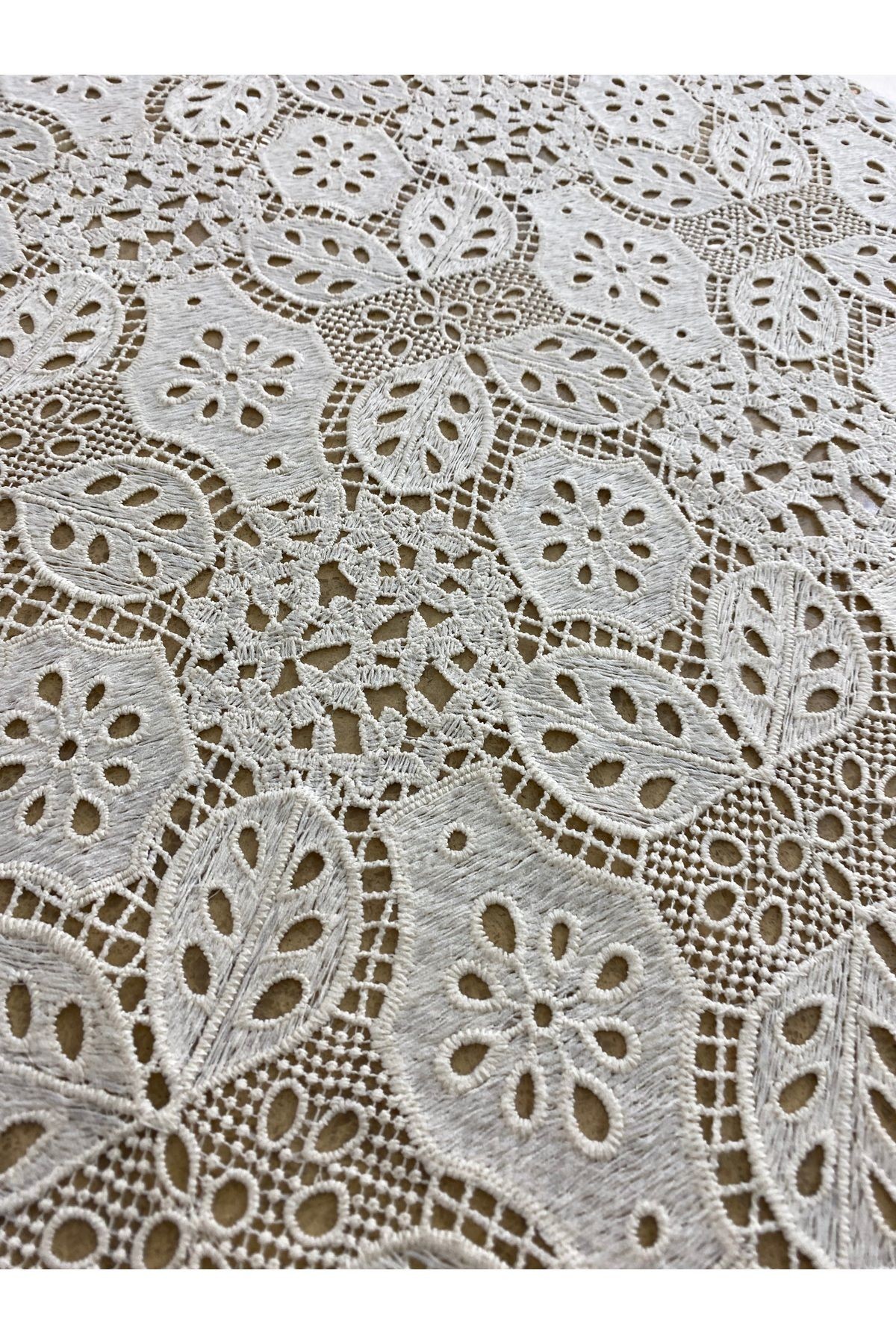 Krem Çiçek Desenli Güpür Dantel Kumaş – 130 cm En
