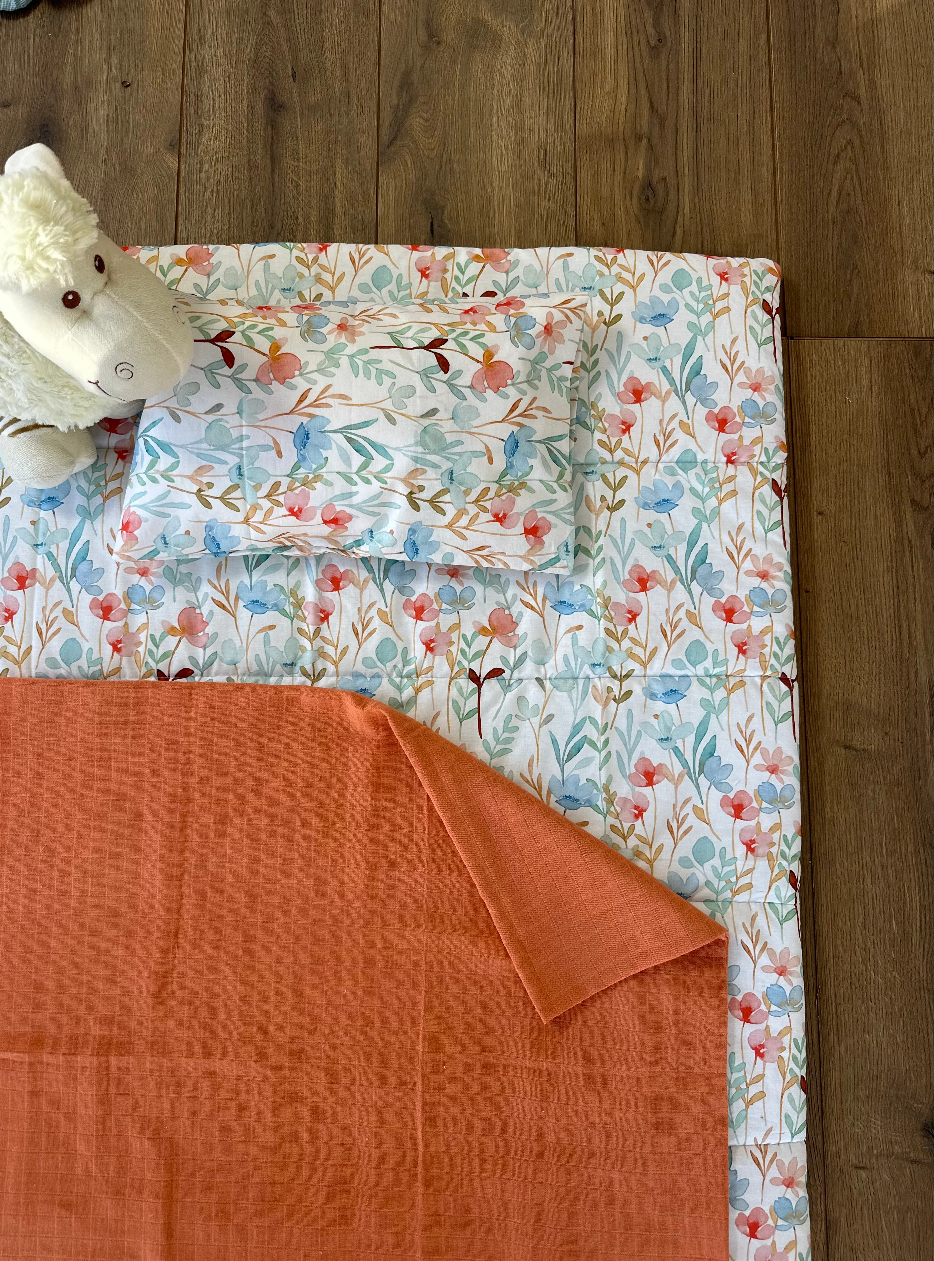 Çiçekli uyku matı