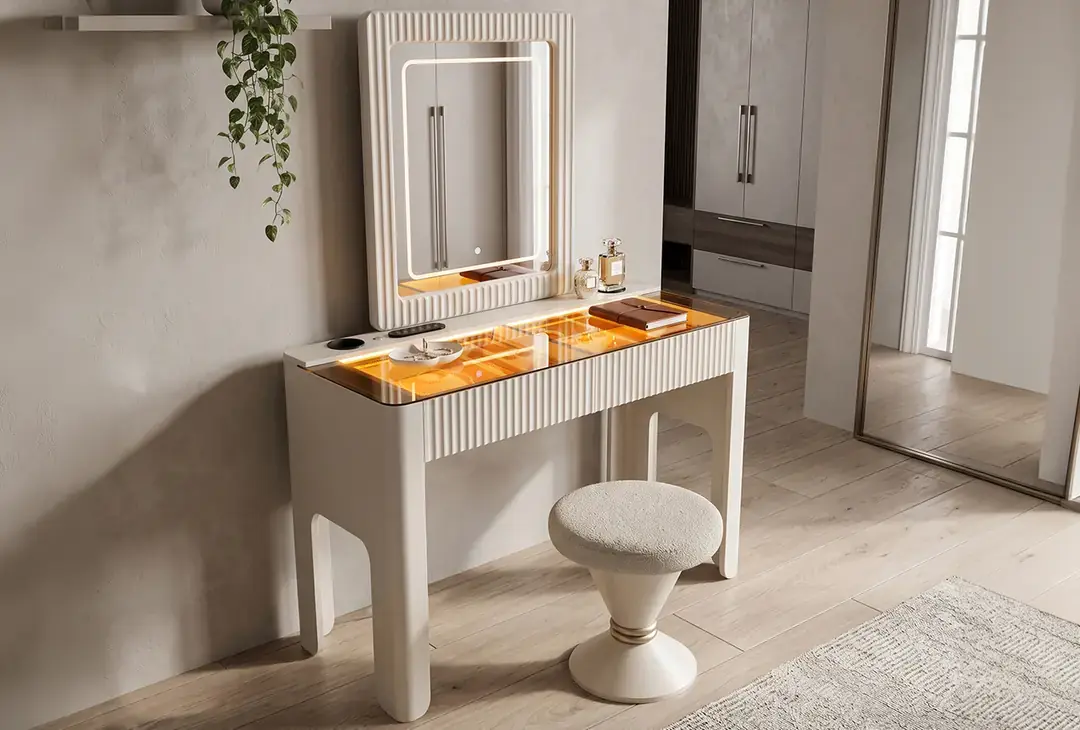 Area Ses Sistemli Dokunmatik LED Işıklı Aynalı Camlı %100 MDF Puflu Makyaj Masası