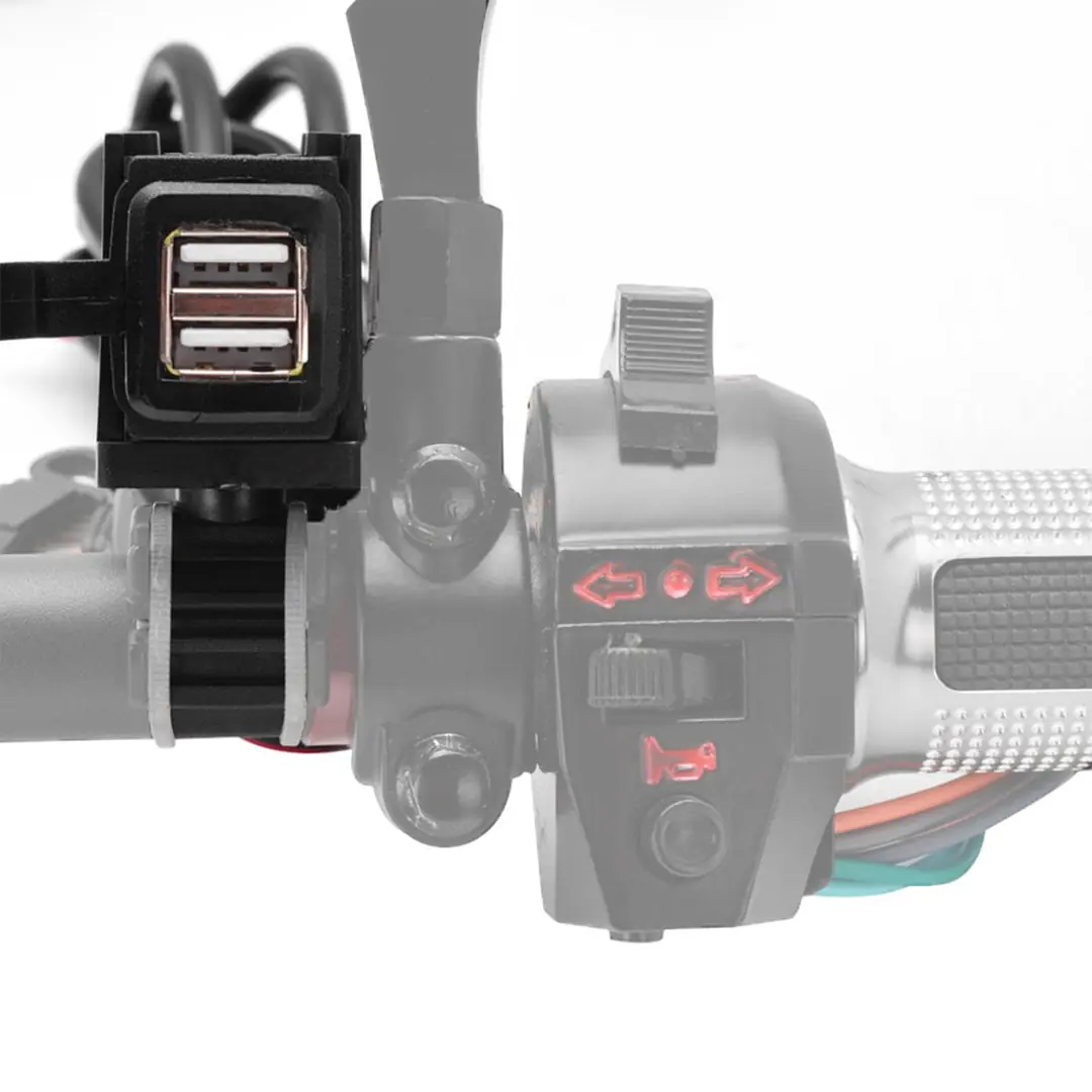 Knmaster CS-100 Su Geçirmez Çift Usbli Şarj Soketi