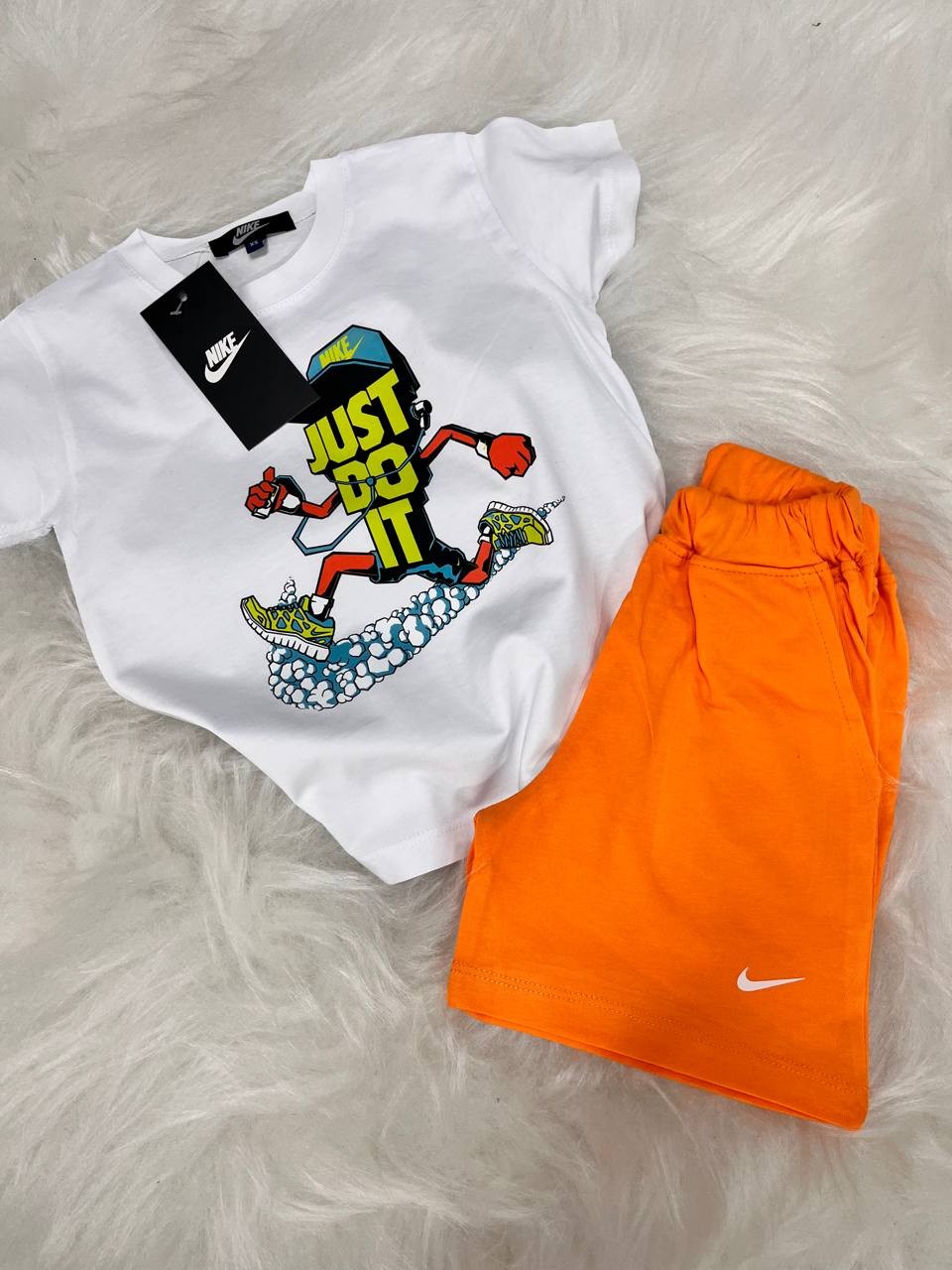 Turuncu Şortlu Nike Baskılı Takım