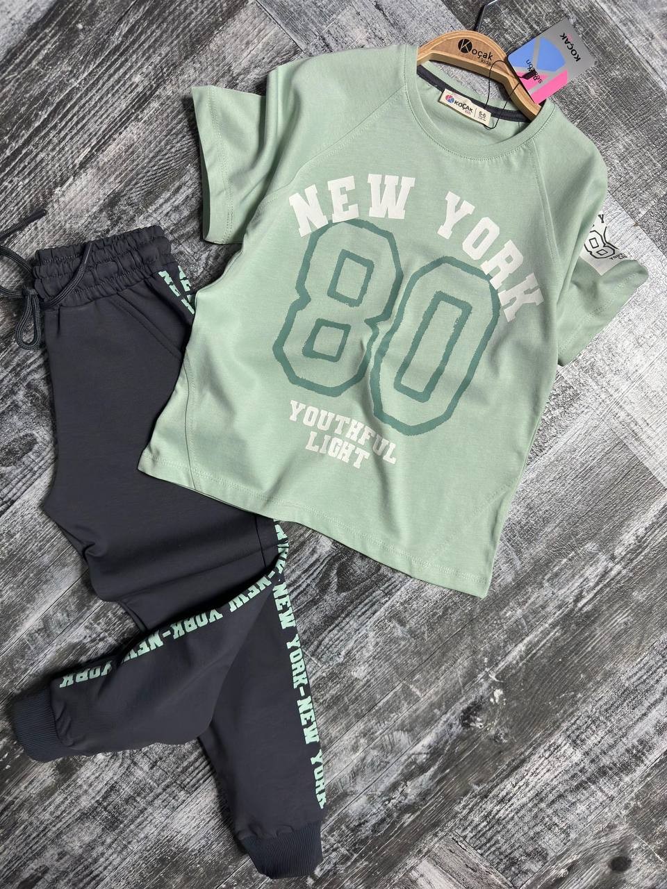 New York Baskılı Yeşil Takım