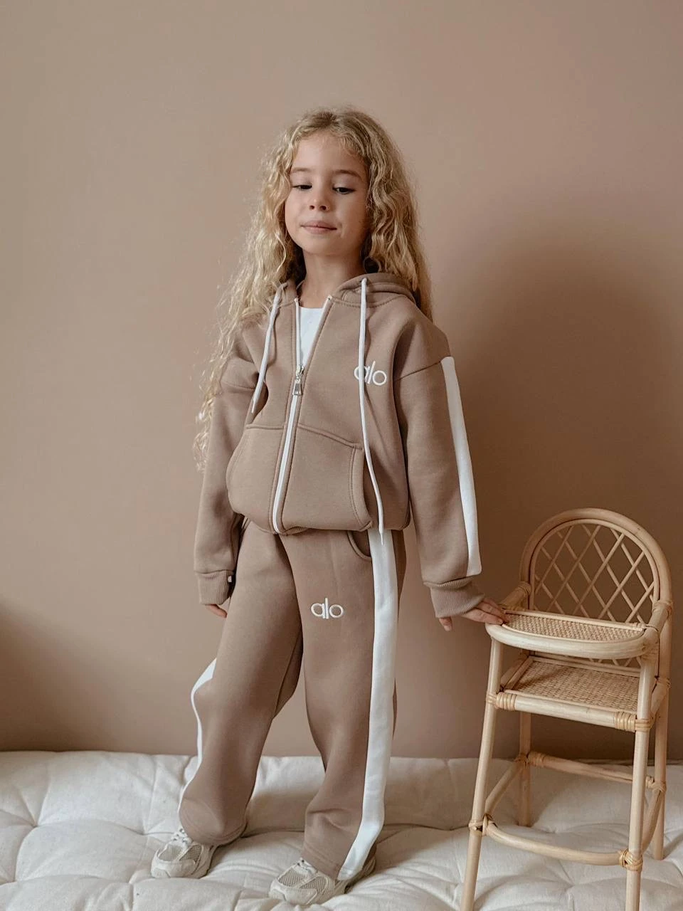 Kapiçino Alo İşlemeli Fermuarlı Takım