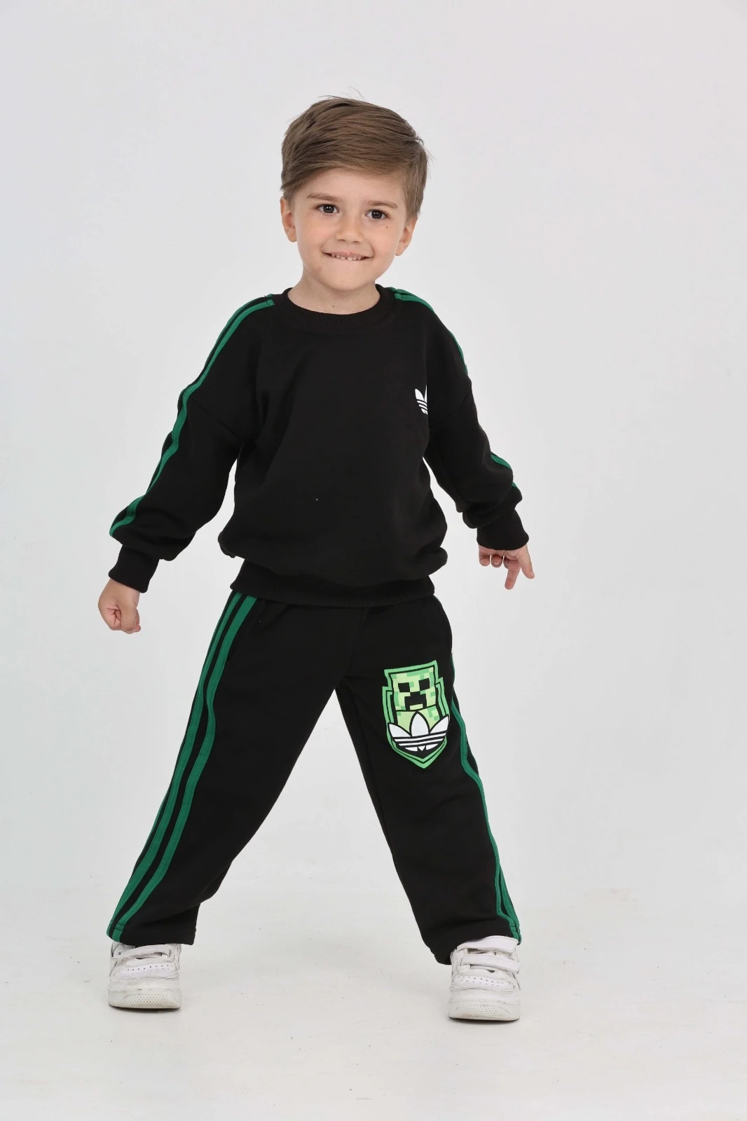 Marka Baskılı Siyah Takım