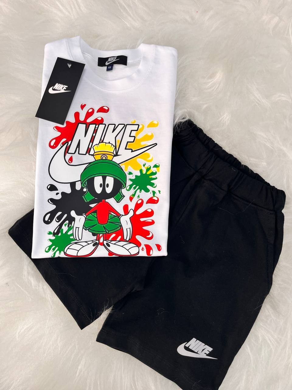 Siyah Şortlu Nike Baskılı Takım